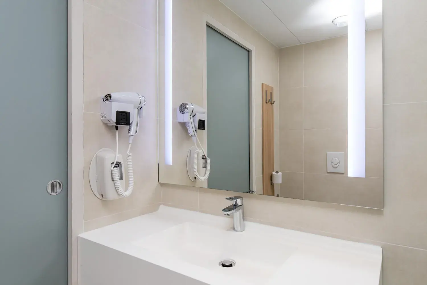 Shower, Bathroom in Campanile Metz Nord - Woippy