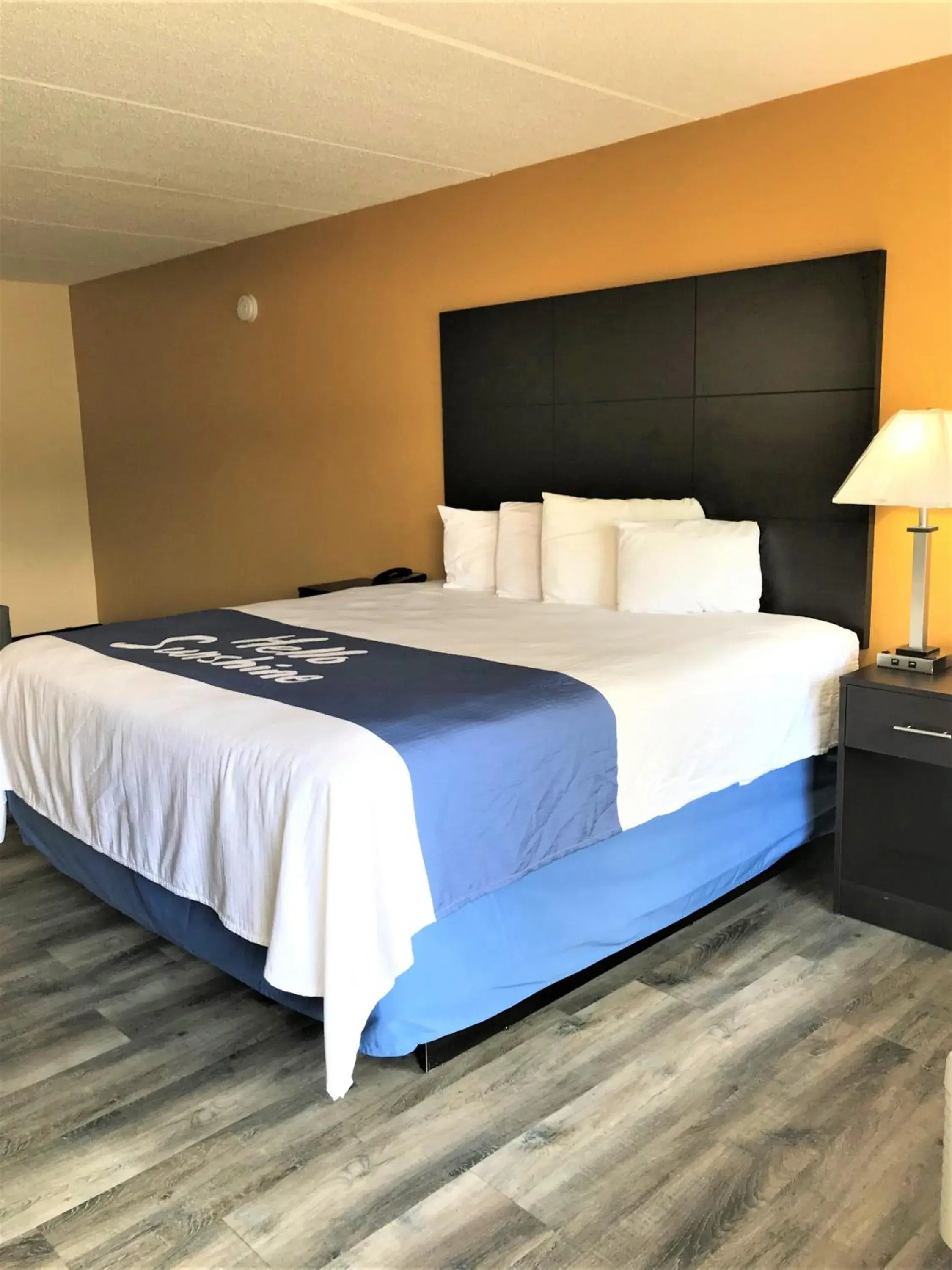Bed in Days Inn by Wyndham Ridgeland South Carolina Bed in Days Inn by Wyndham Ridgeland South Carolina