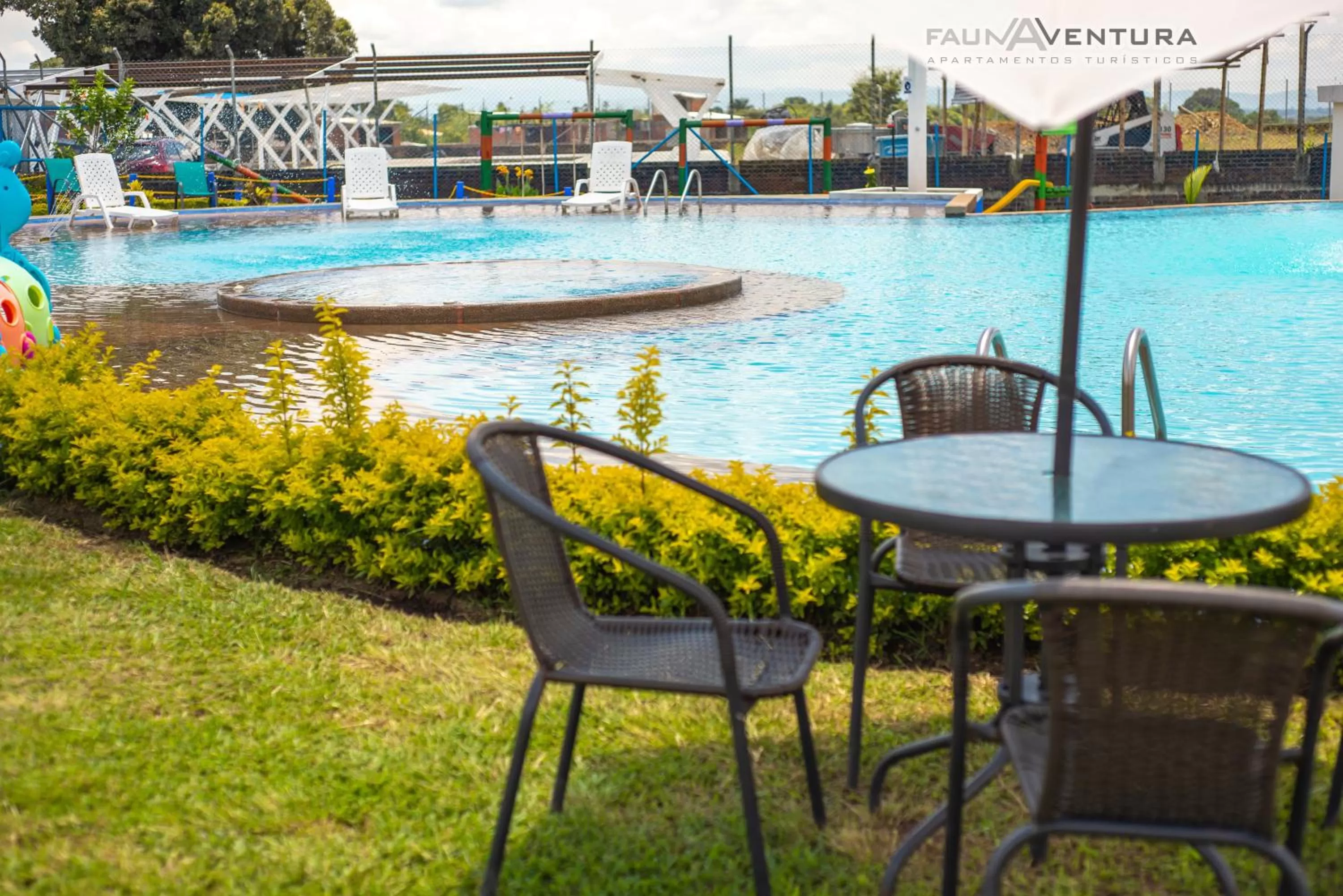 Swimming pool in Apartamento Primer Piso 2km del Parque del Café