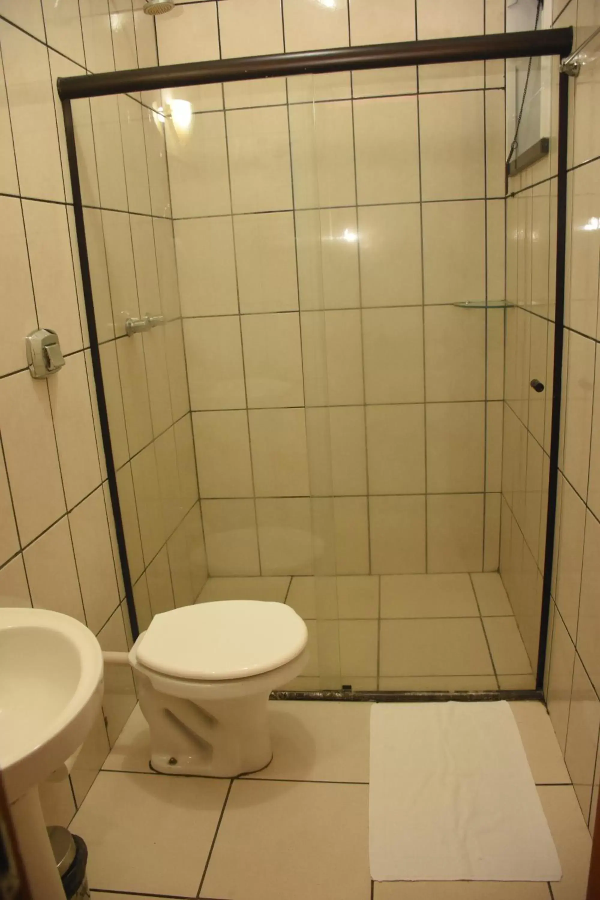 Bathroom in Larison Hotéis - Ji-Paraná