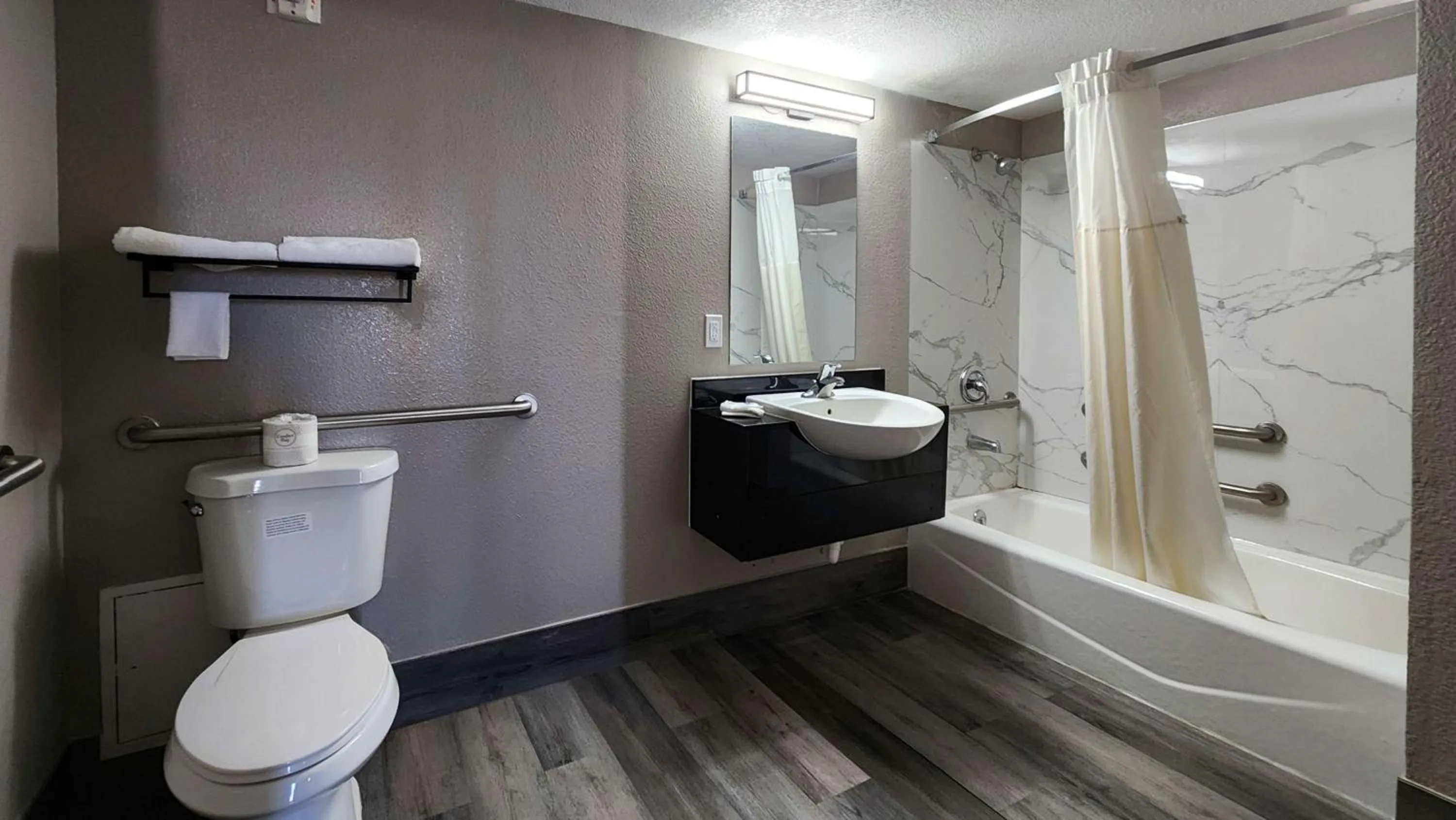Bathroom in Motel 6 Houston, TX - Medical Center - NRG Stadium