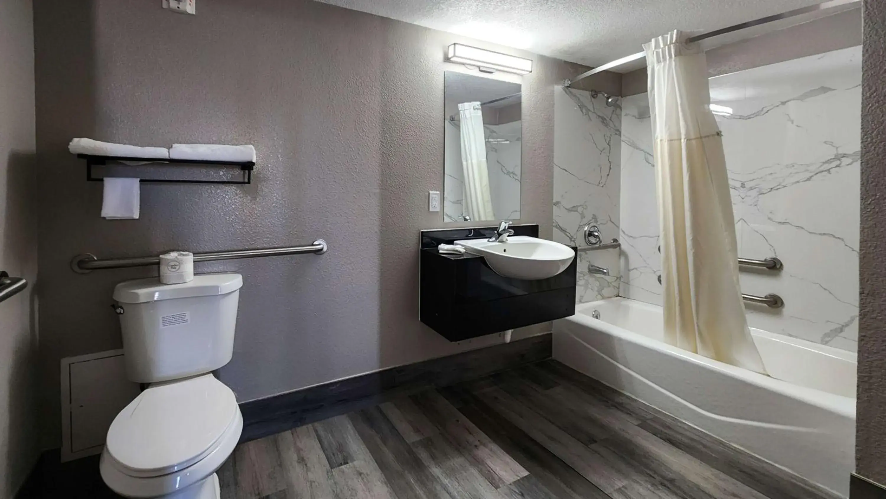 Bathroom in Motel 6 Houston, TX - Medical Center/NRG Stadium