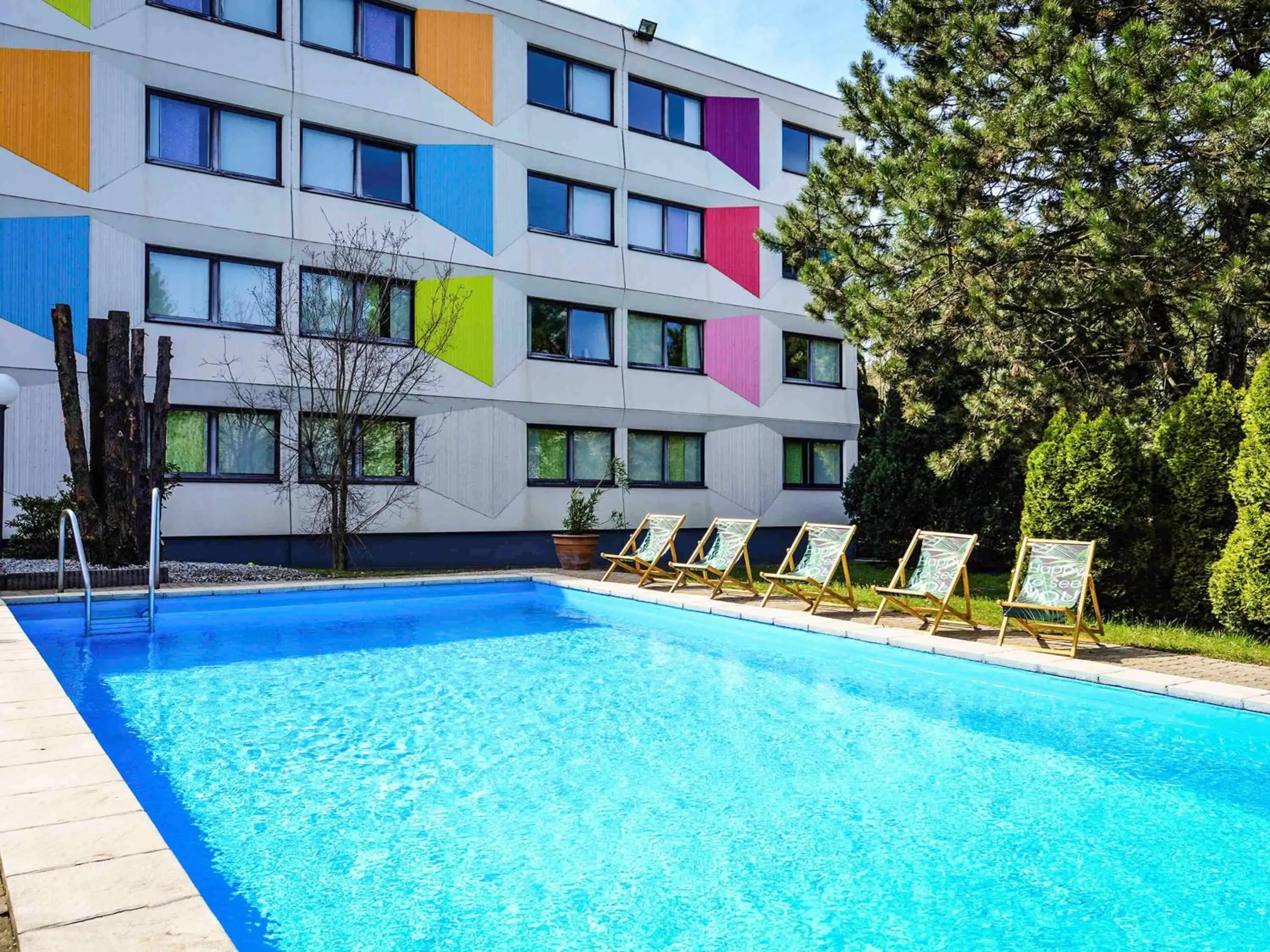 On site, Swimming Pool in Ibis Styles Linz