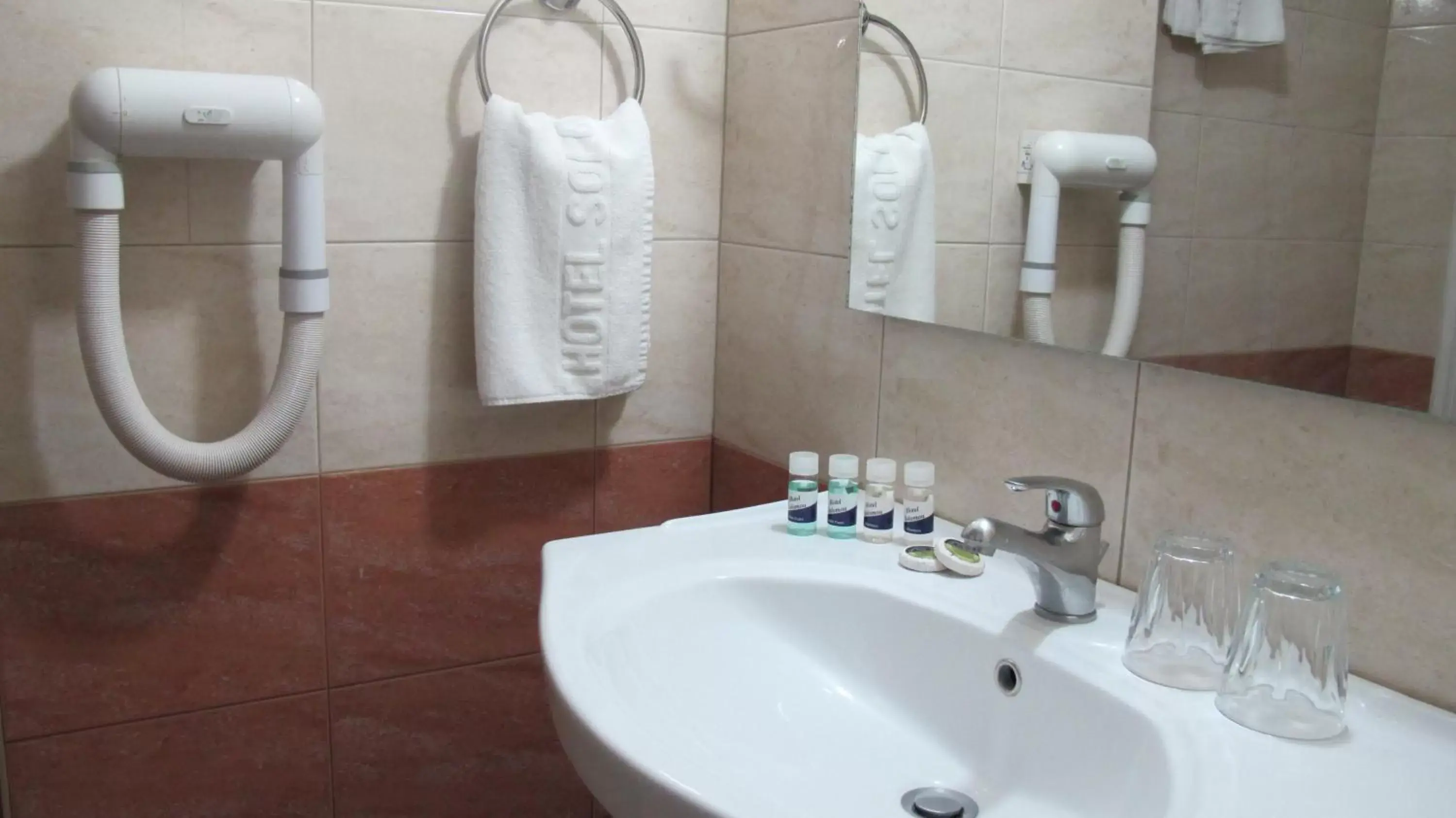 Bathroom in Hotel Solomou Athens