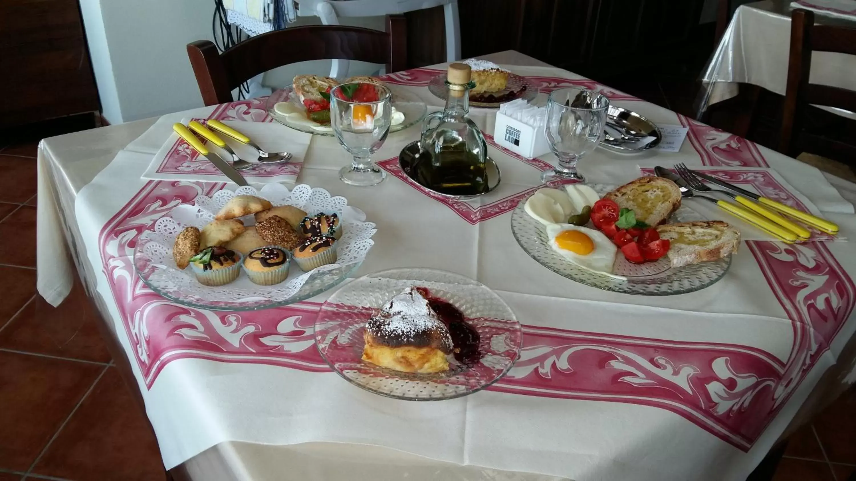 Continental breakfast in B&B La Vecchia Scuola