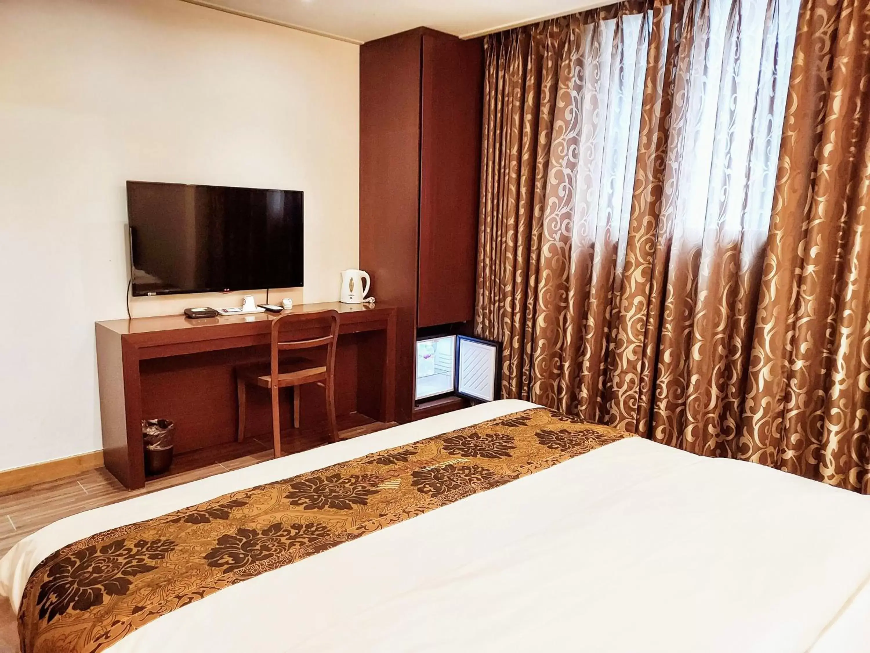 TV and multimedia, TV/Entertainment Center in Namsan Hill Hotel