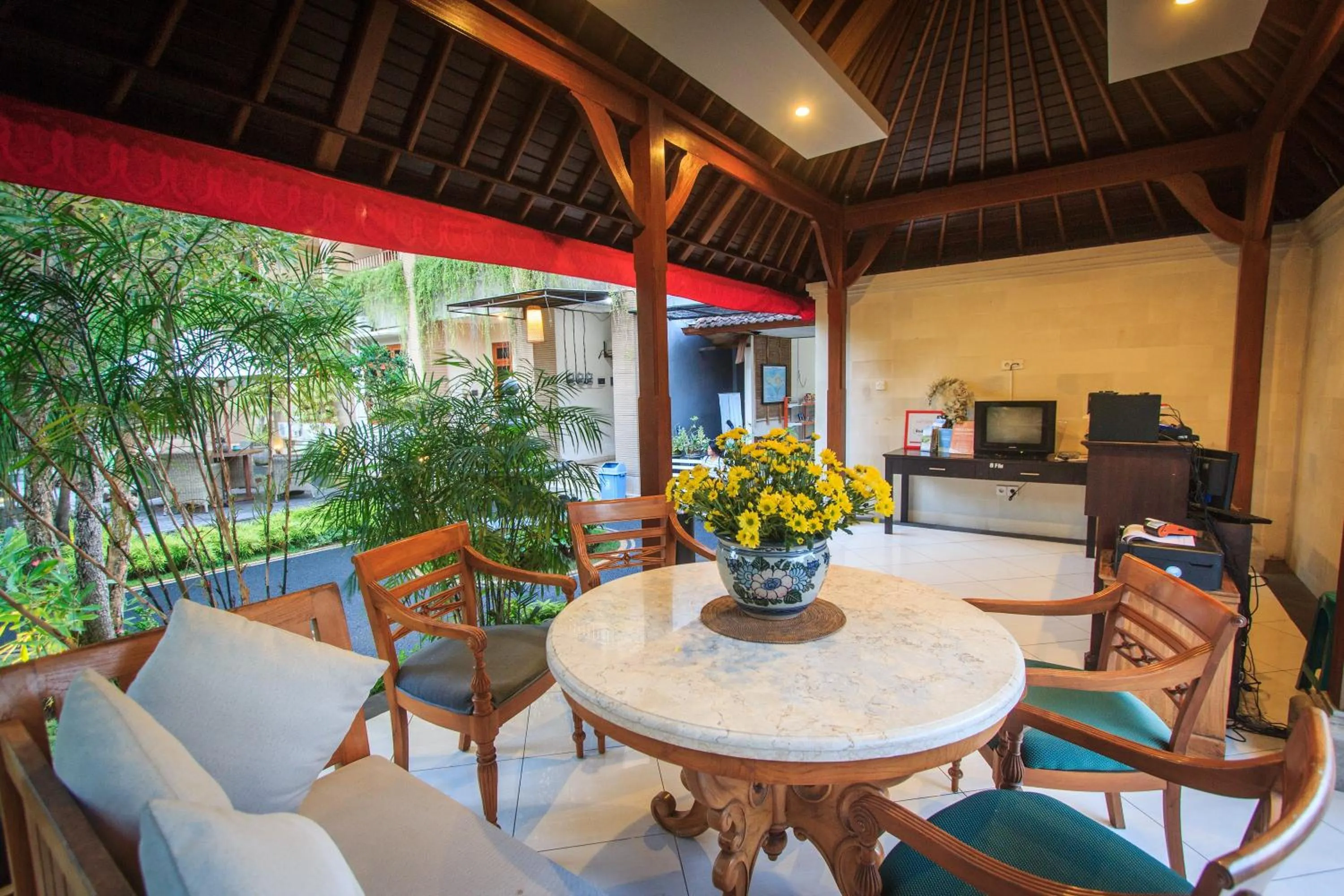Lobby or reception in Pondok Anyar Hotel