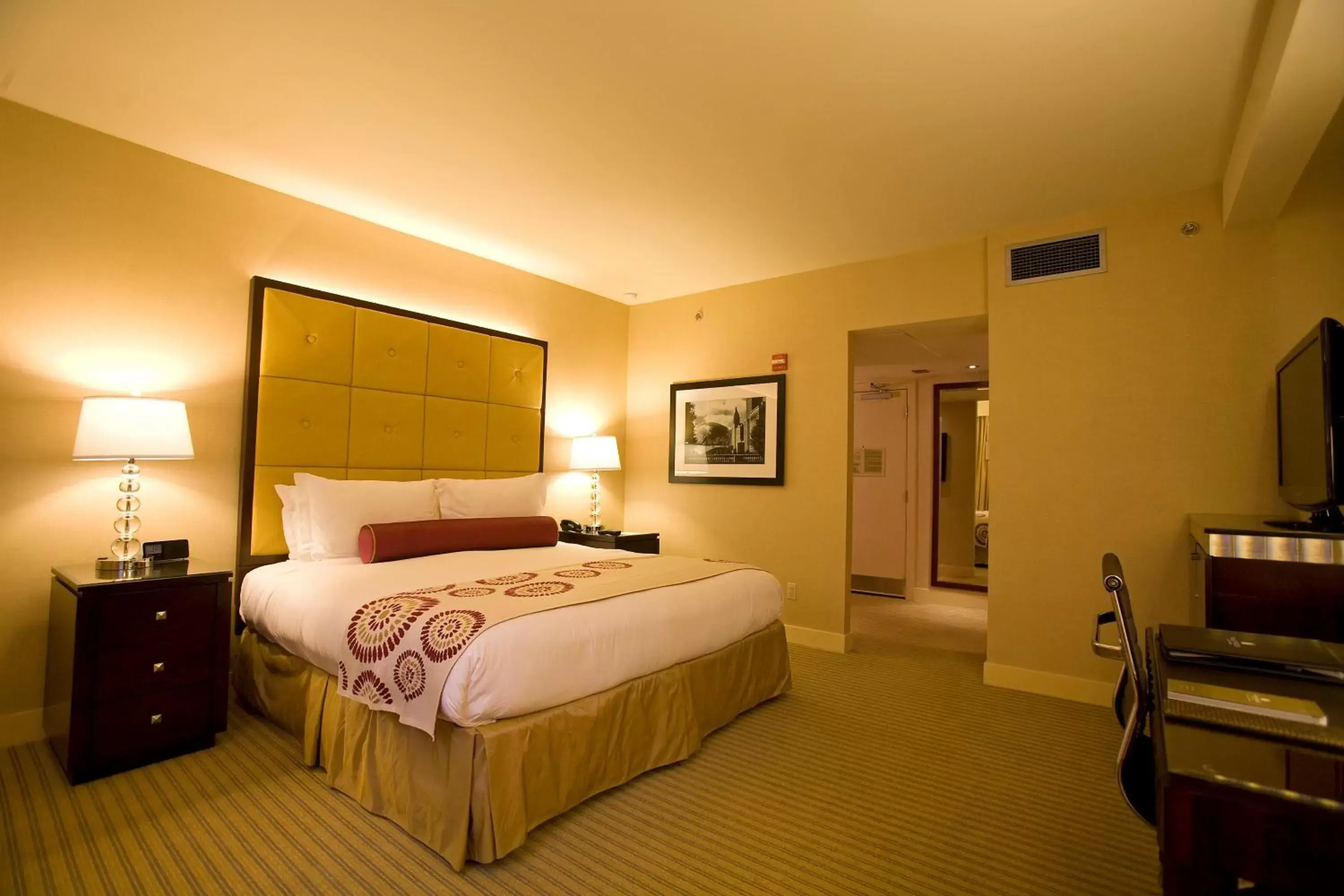 Bed in Millennium Knickerbocker Chicago Bed in Millennium Knickerbocker Chicago