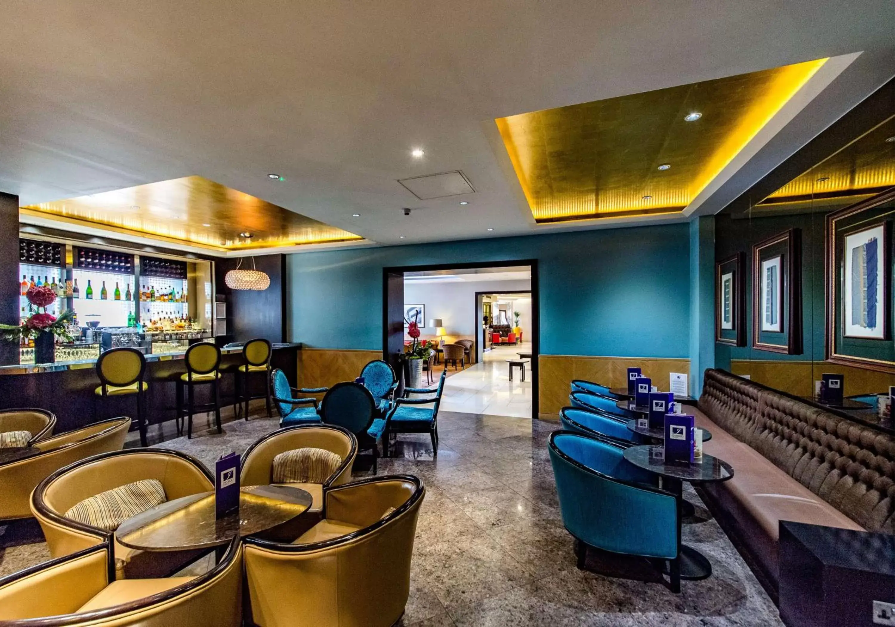Lounge or bar in DoubleTree by Hilton Hotel London - Marble Arch