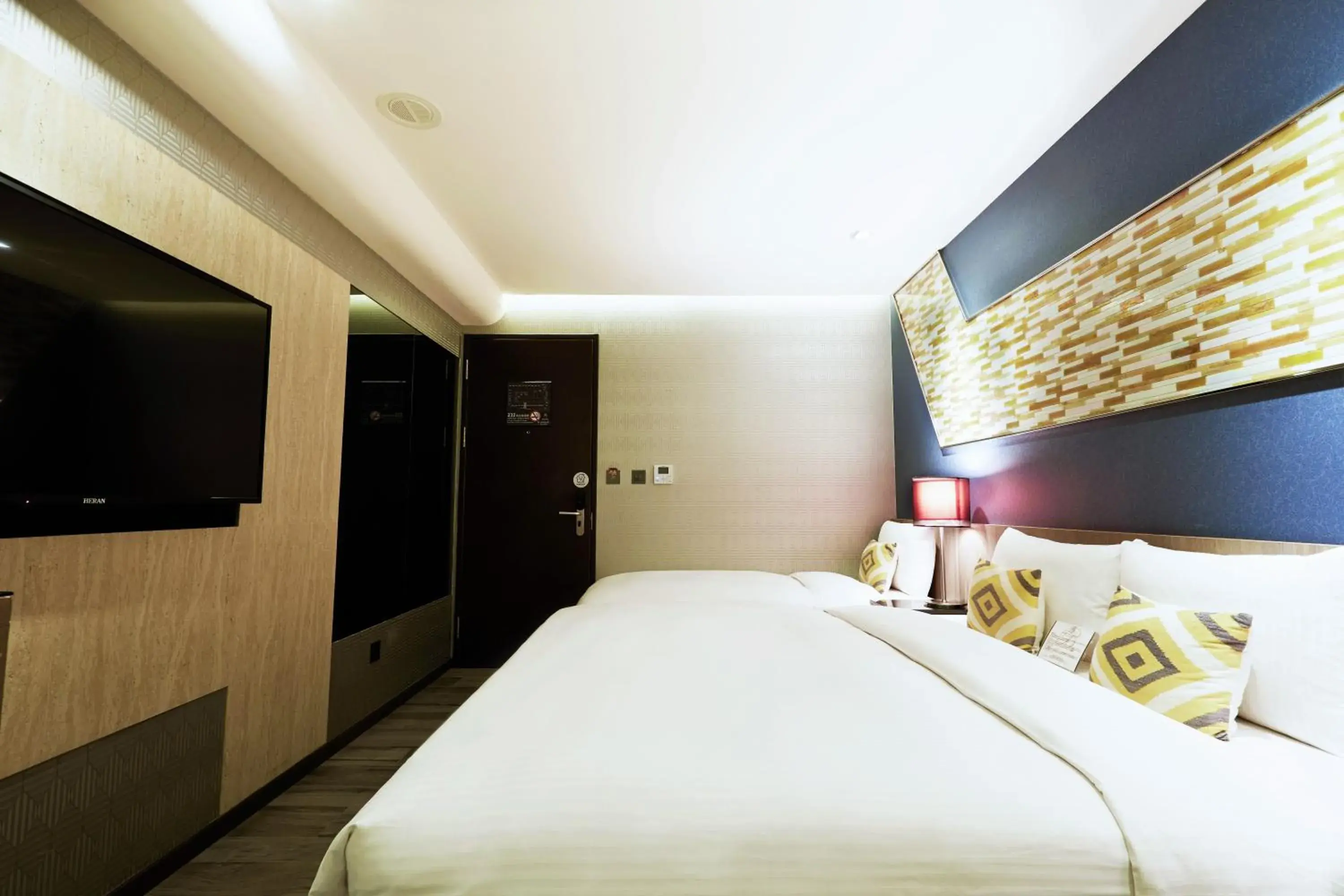 Bedroom, Bed in Beauty Hotels Taipei - Hotel Bfun