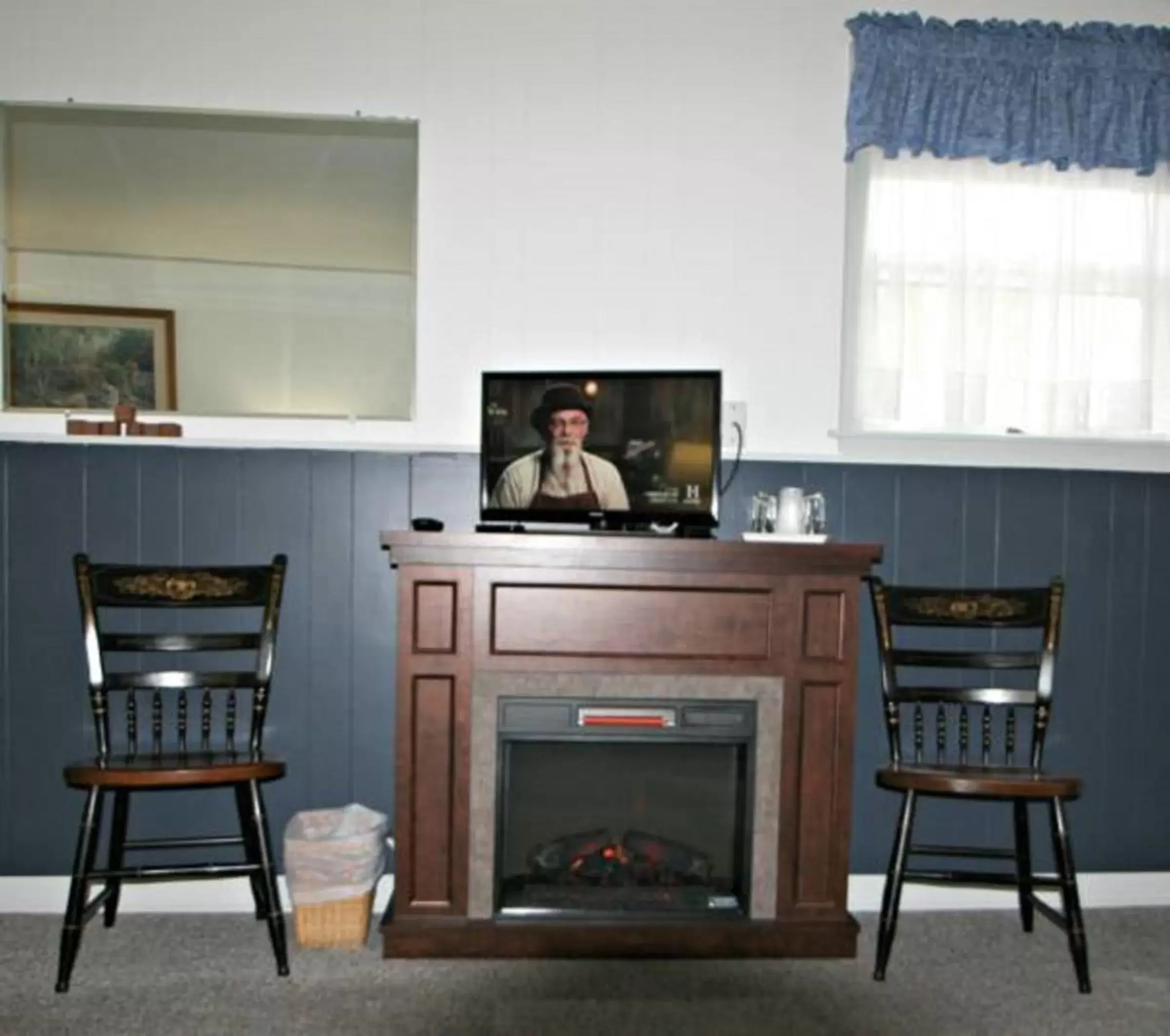 Living room, TV/Entertainment Center in Carriage Corner Bed & Breakfast