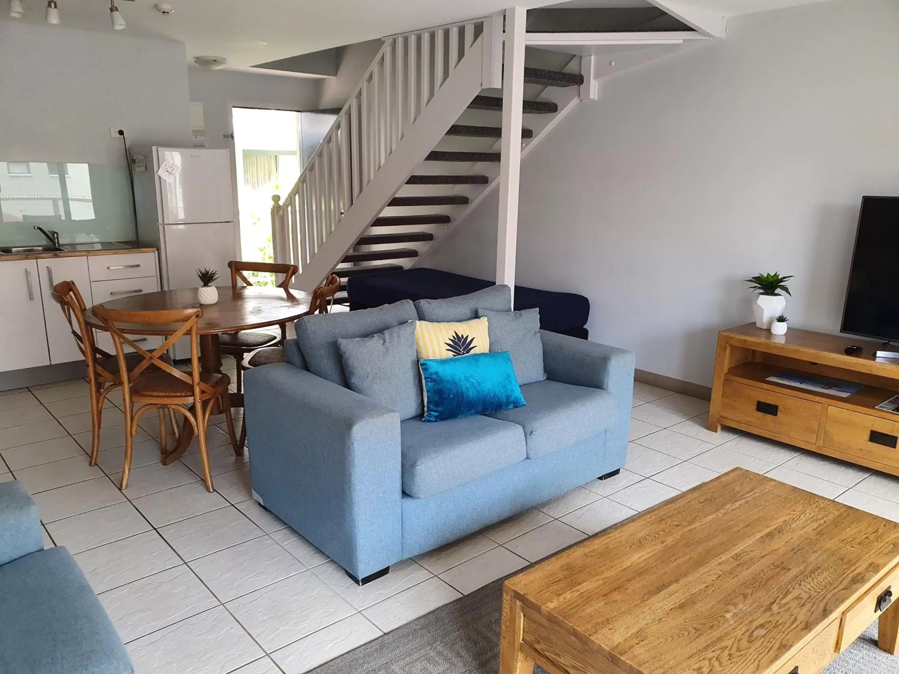 Kitchen or kitchenette, Seating Area in Nelson Bay Breeze