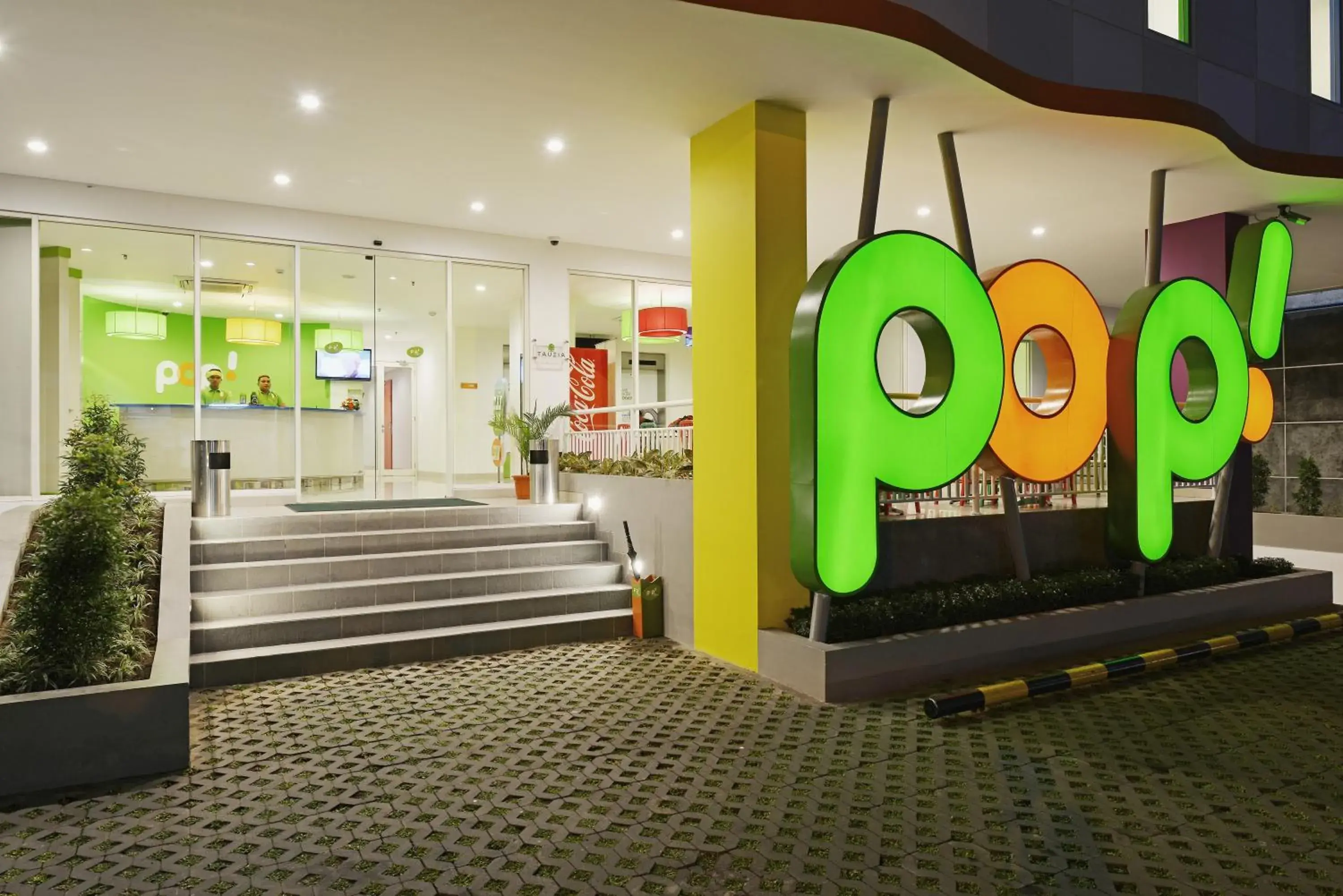 Facade/entrance in Pop! Hotel Malioboro