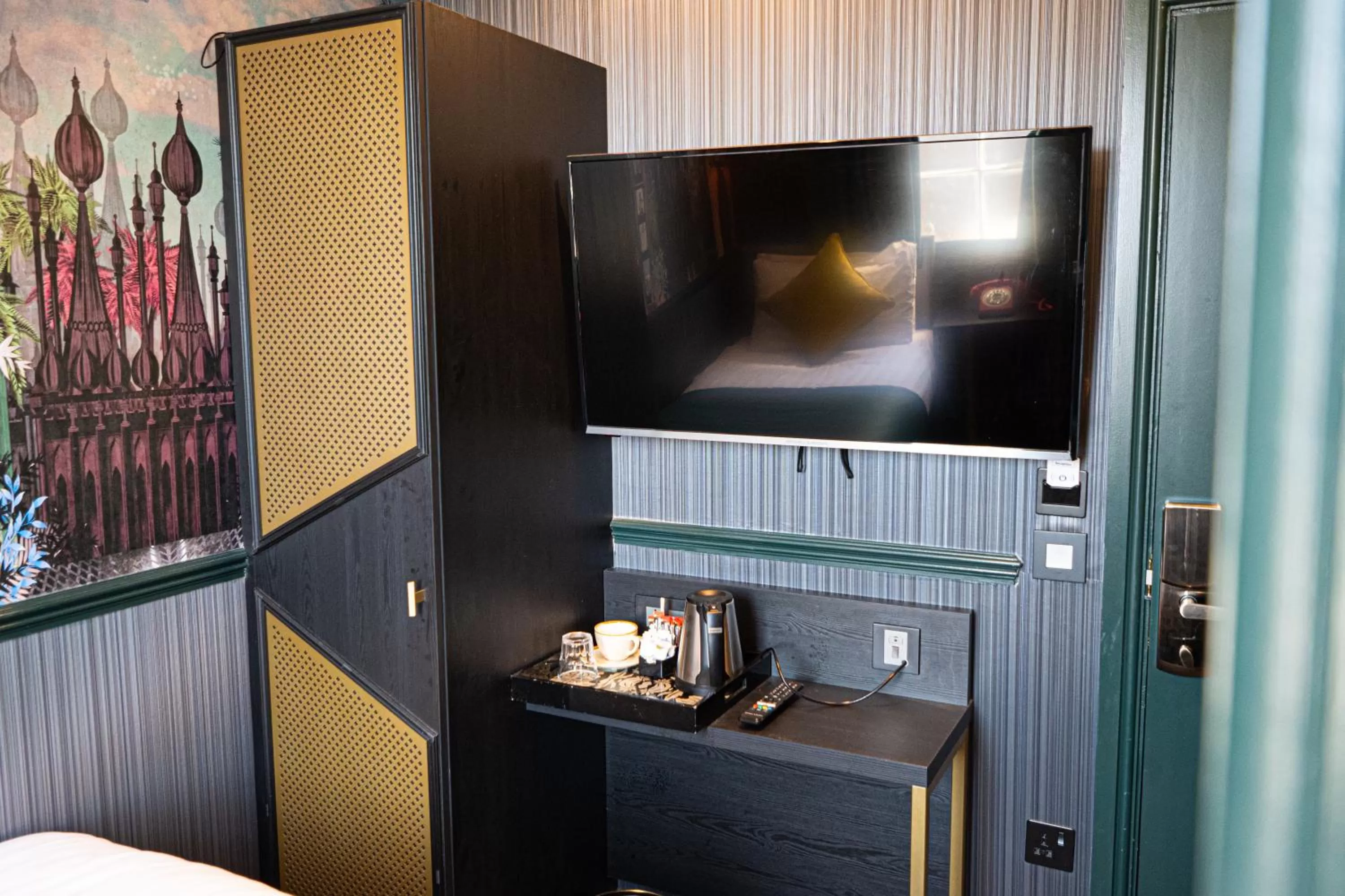 TV and multimedia in Hyde Park Green