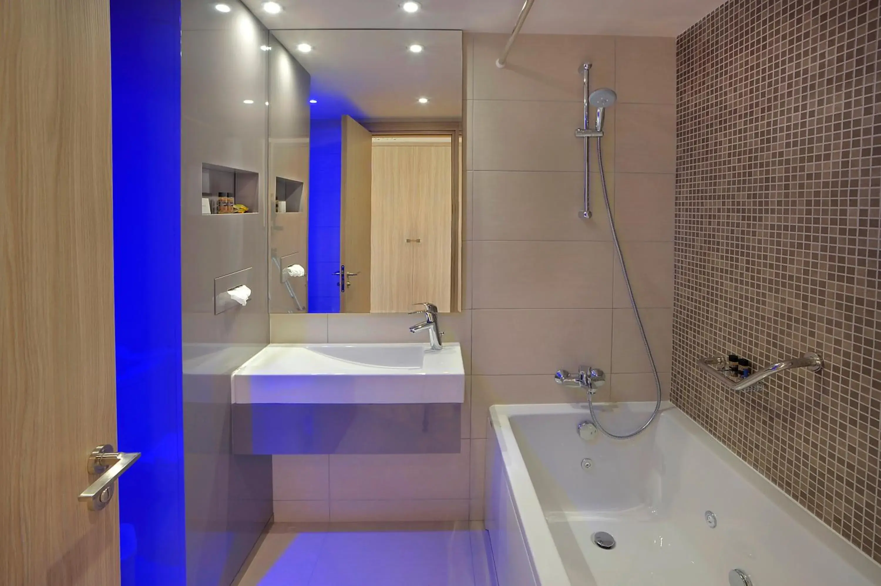 Deluxe Sea View Room with Indoor/Outdoor Spa Bath in Nelia Beach Hotel & Spa Deluxe Sea View Room with Indoor/Outdoor Spa Bath in Nelia Beach Hotel & Spa