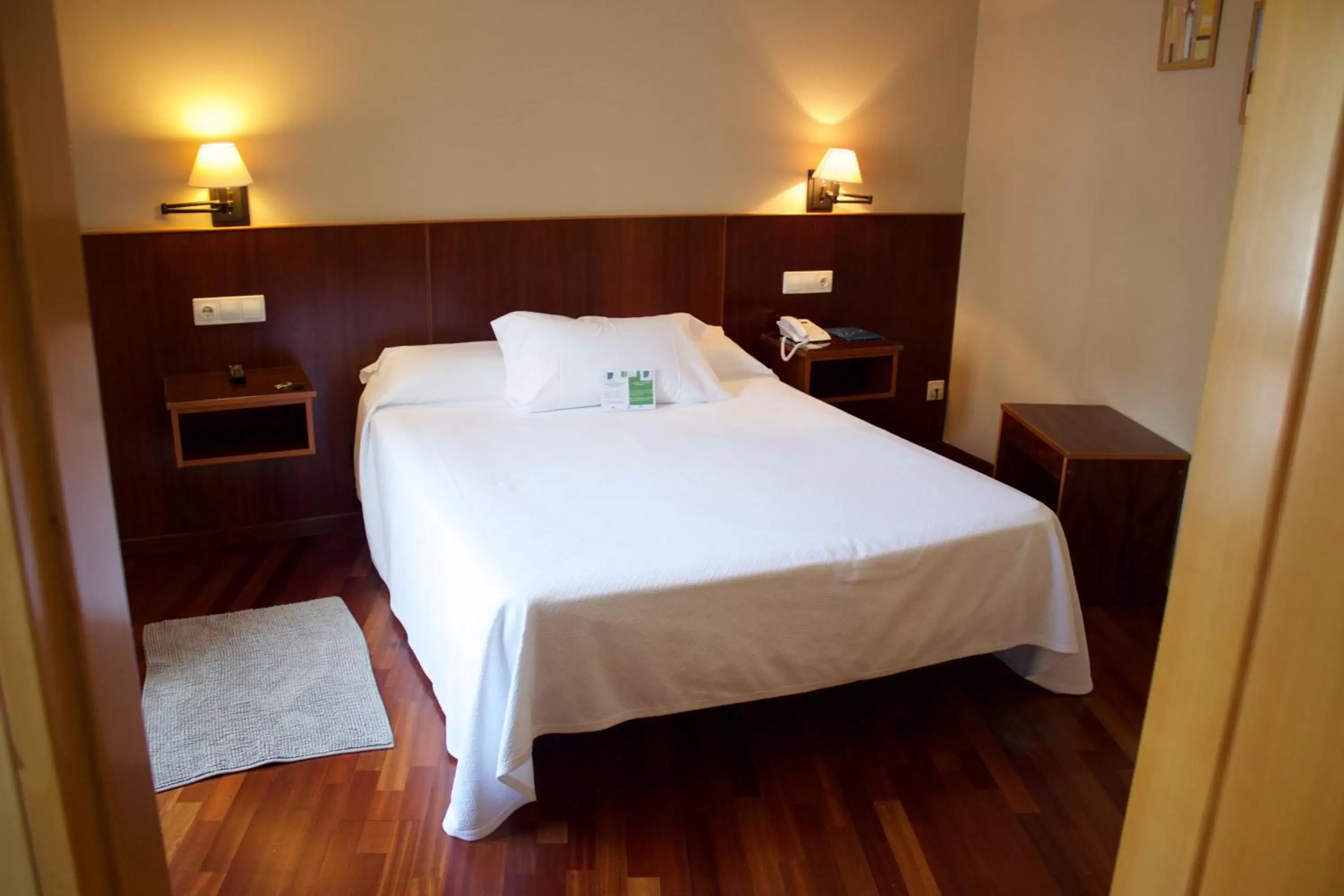 Photo of the whole room, Bed in Hotel Miradoiro de Belvís
