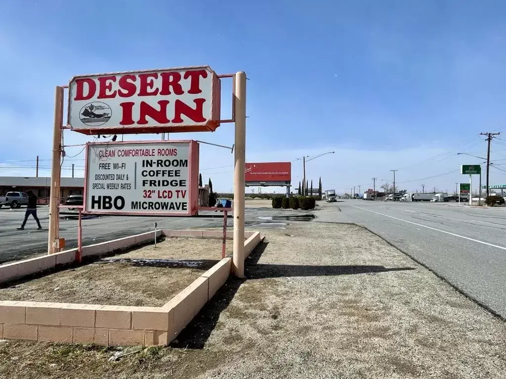Street view, Property Logo/Sign in Desert Inn