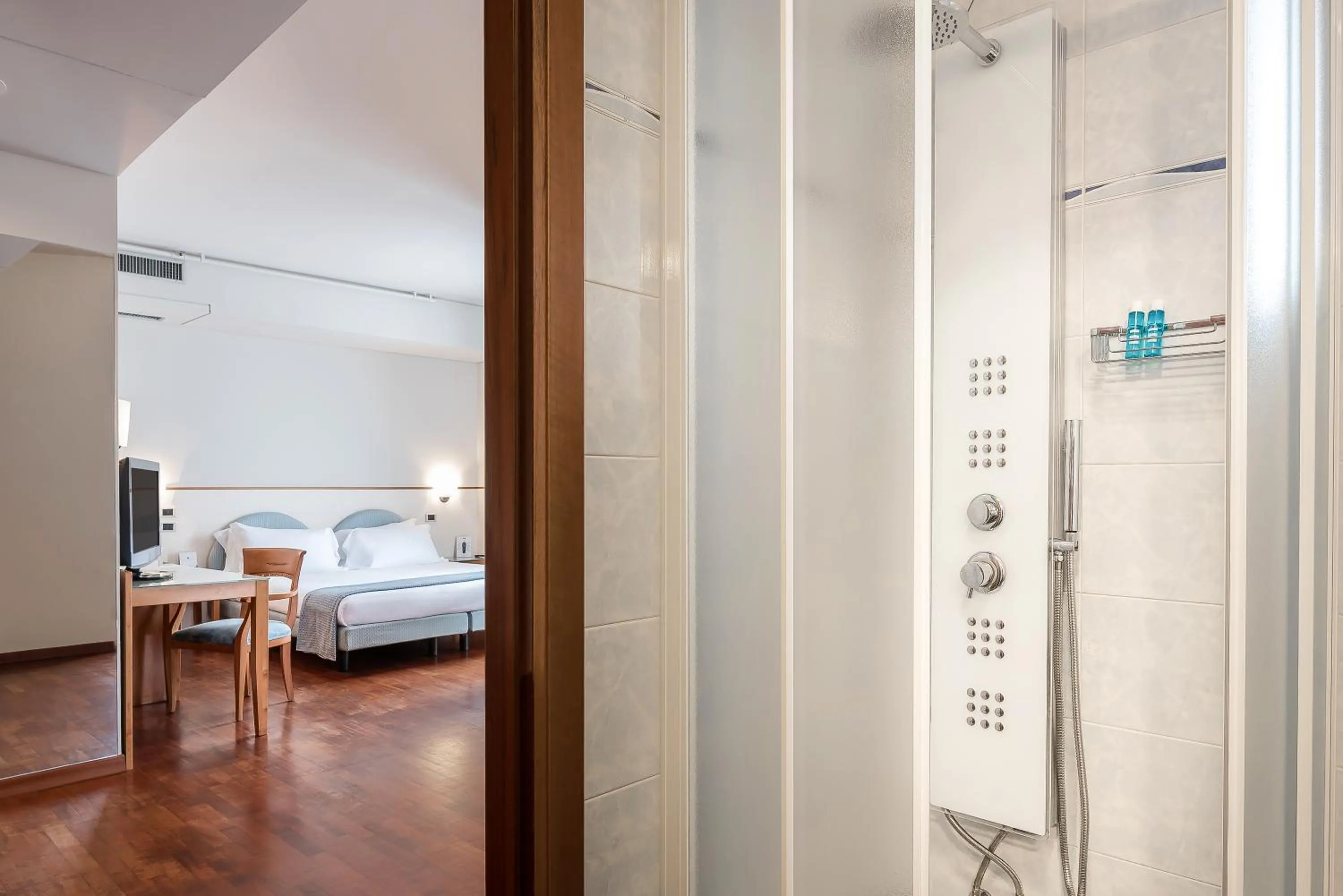 Bedroom, Bed in Hotel Baia Flaminia