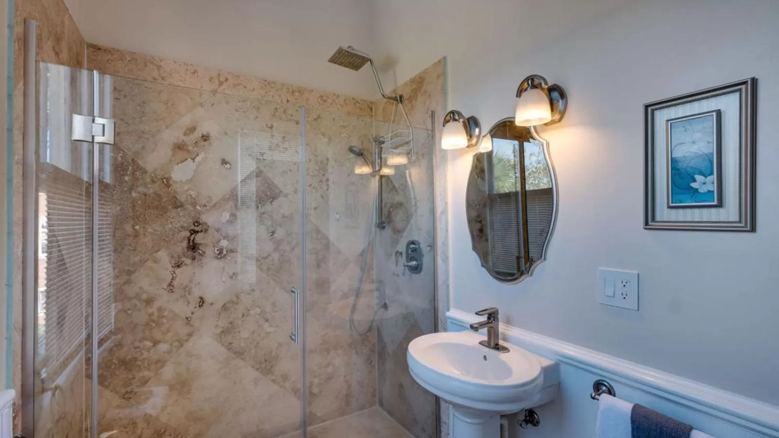 Bathroom in Forsyth Park 2 Bedroom Beauty