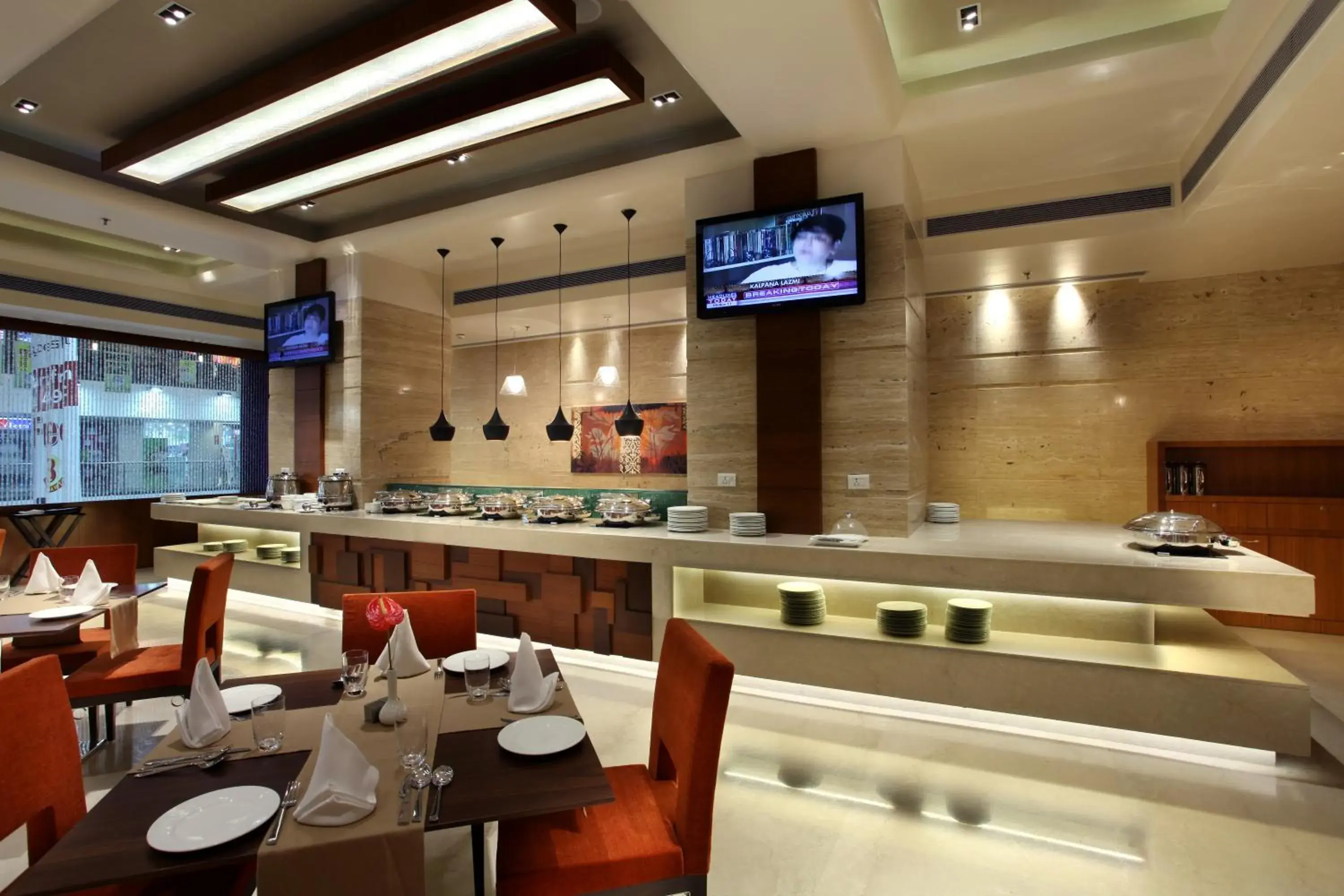 Restaurant/Places to Eat in Mahagun Sarovar Portico Suites Ghaziabad