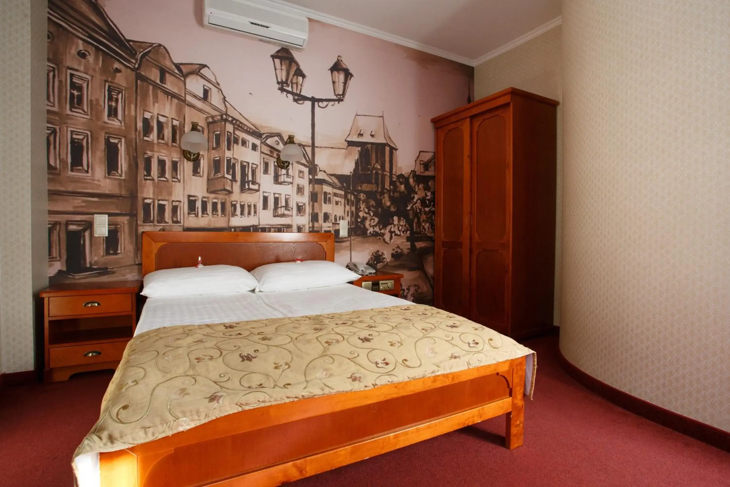 Photo of the whole room, Bed in Gotyk