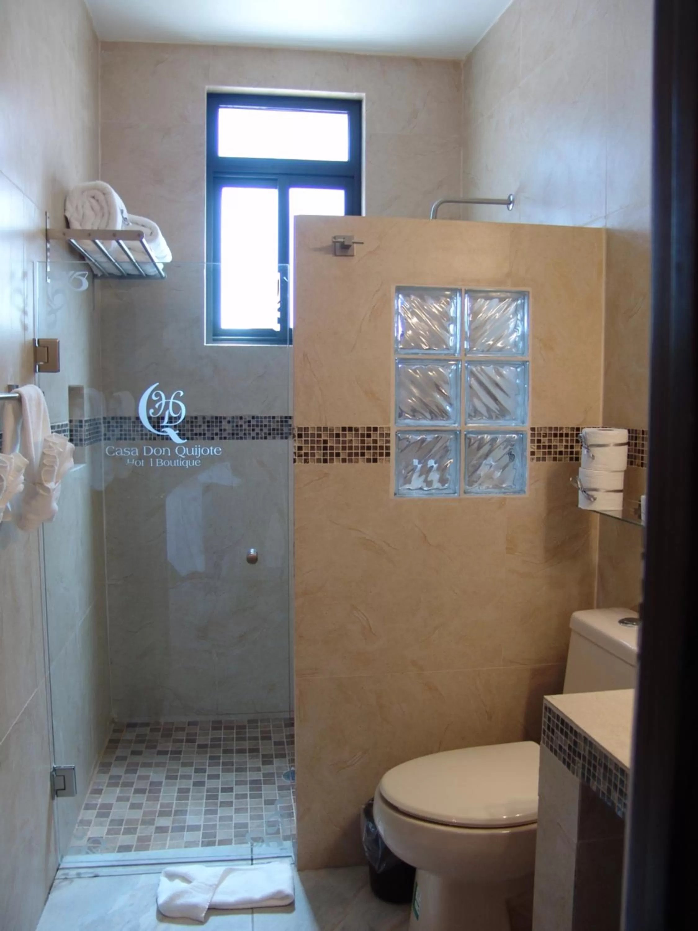 Shower in Hotel Casa Don Quijote