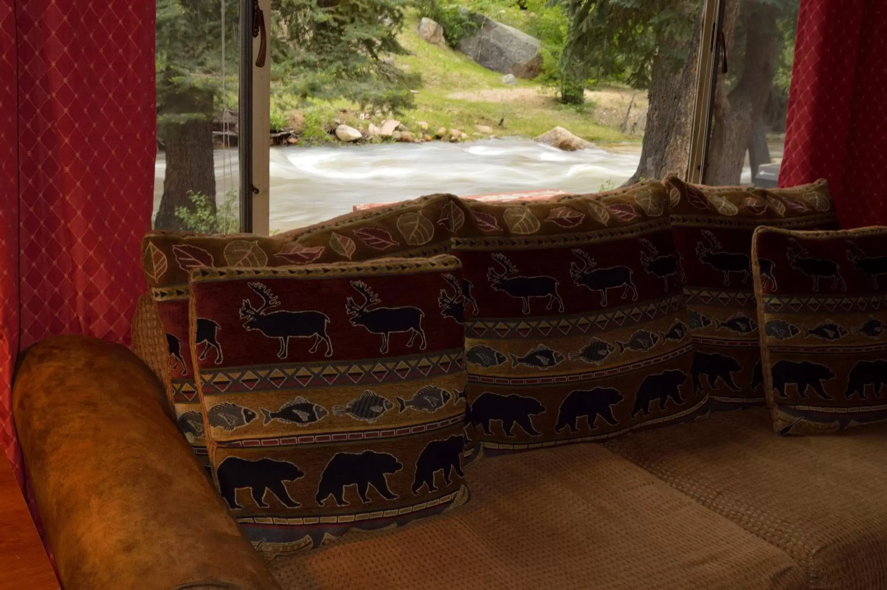 Decorative detail, Seating Area in The Inn on Fall River & Fall River Cabins