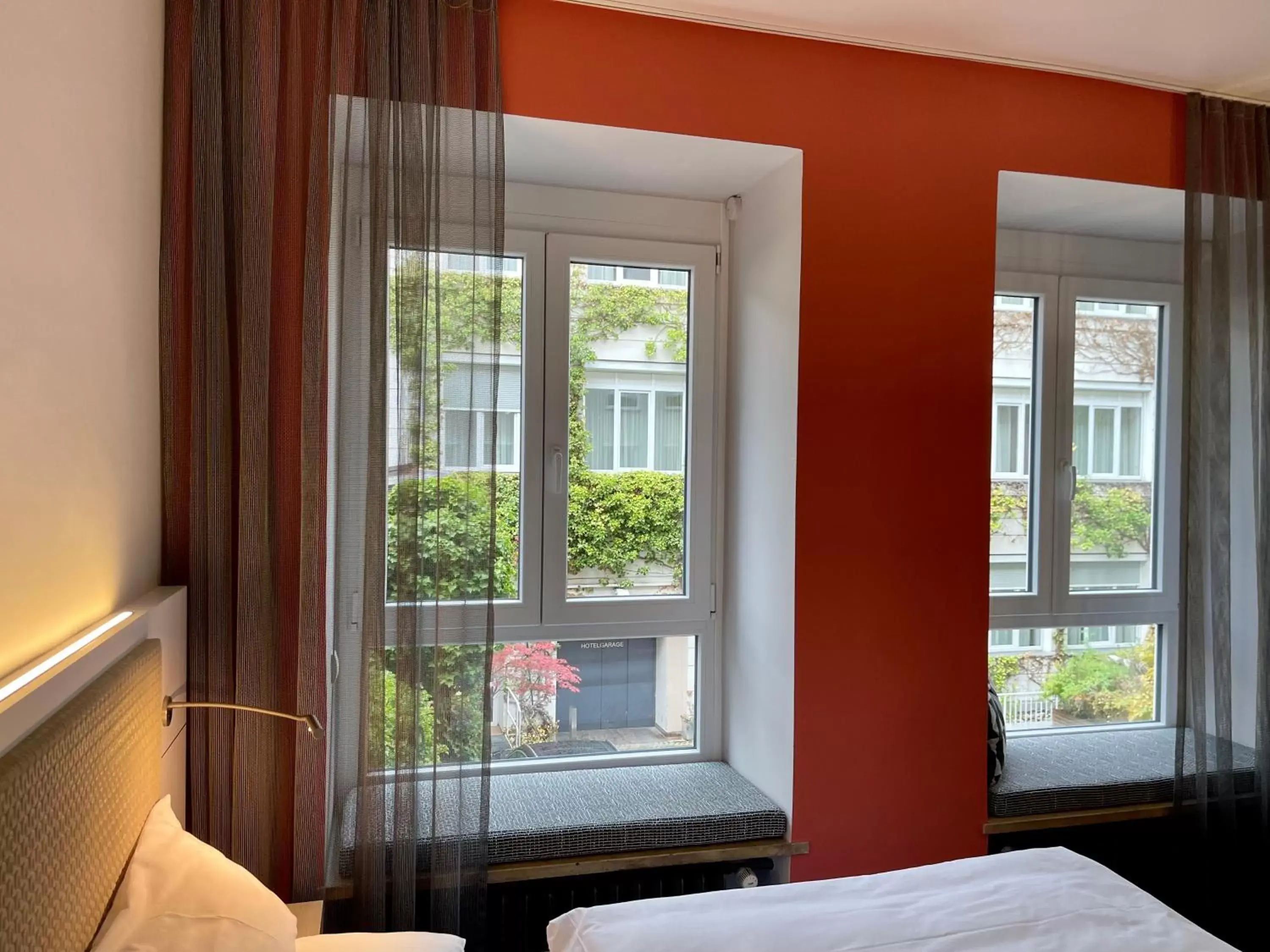 Garden view, Bed in Boutique Hotel Atrium München Garden view, Bed in Boutique Hotel Atrium München