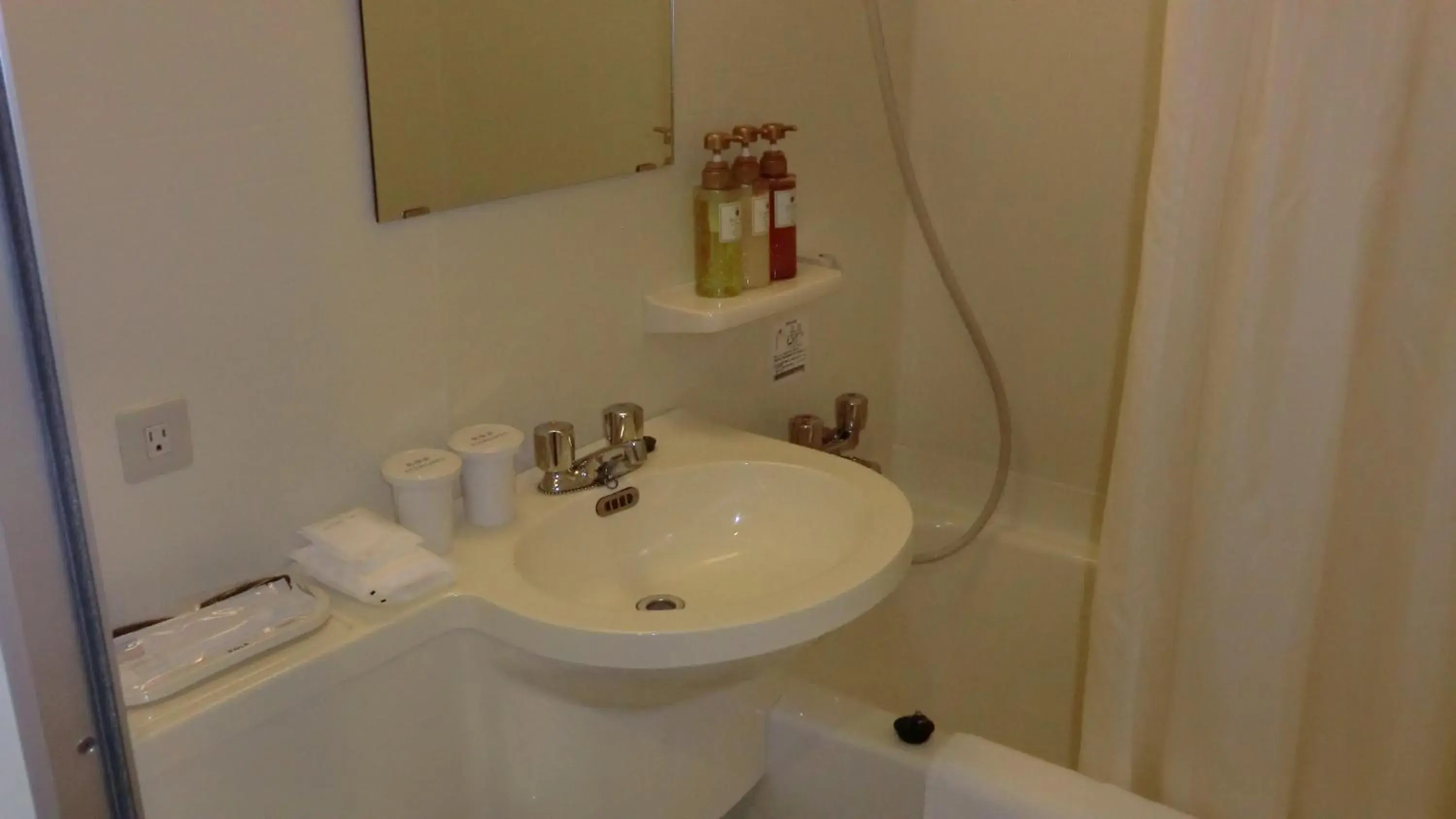 Twin Room - single occupancy - Non-Smoking in CVS Bay Hotel Twin Room - single occupancy - Non-Smoking in CVS Bay Hotel