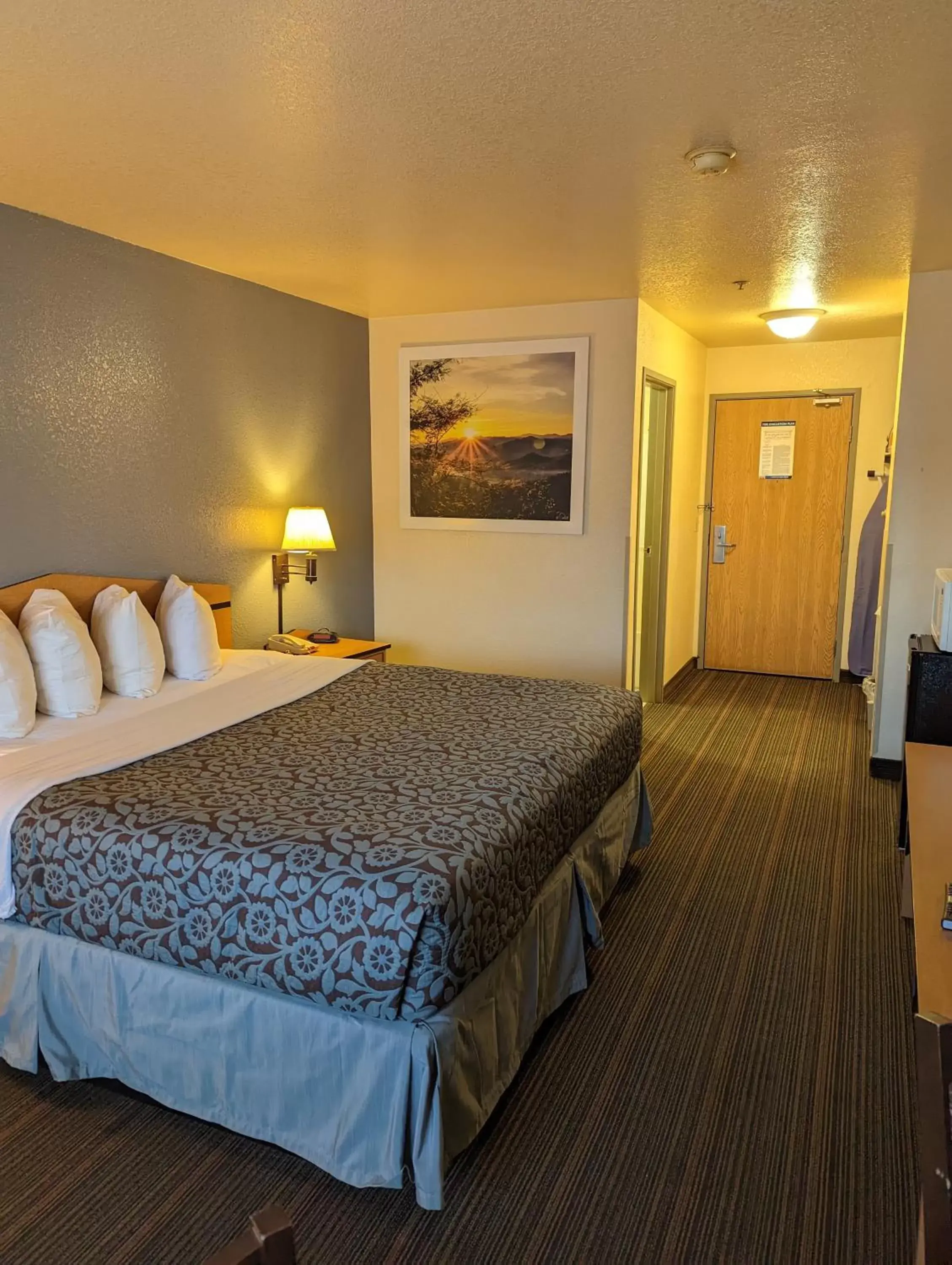 Bedroom, Bed in Days Inn & Suites by Wyndham Castle Rock