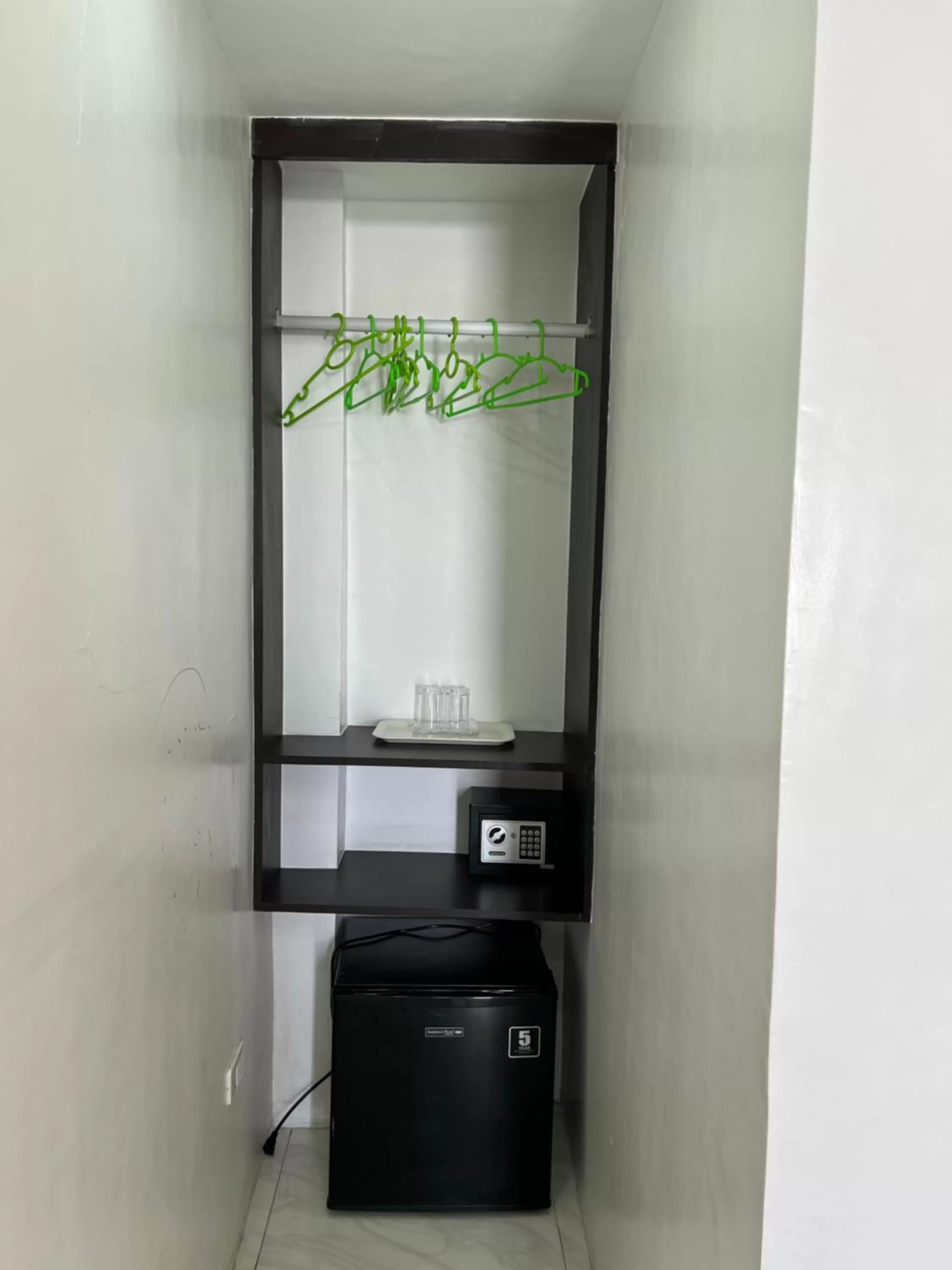 wardrobe in Ging-Ging Hotel And Resort