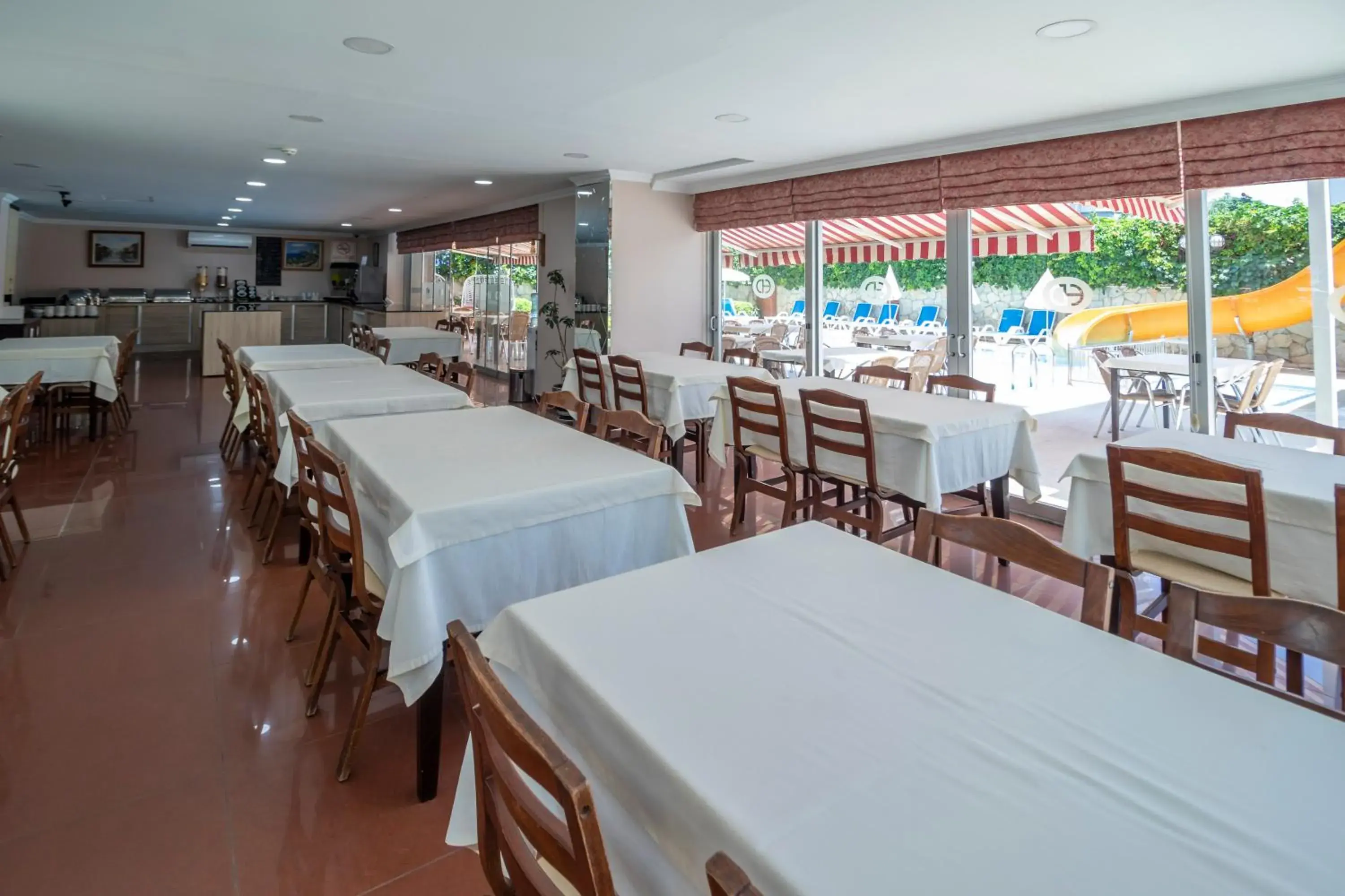 Restaurant/Places to Eat in Lara Dinc Hotel