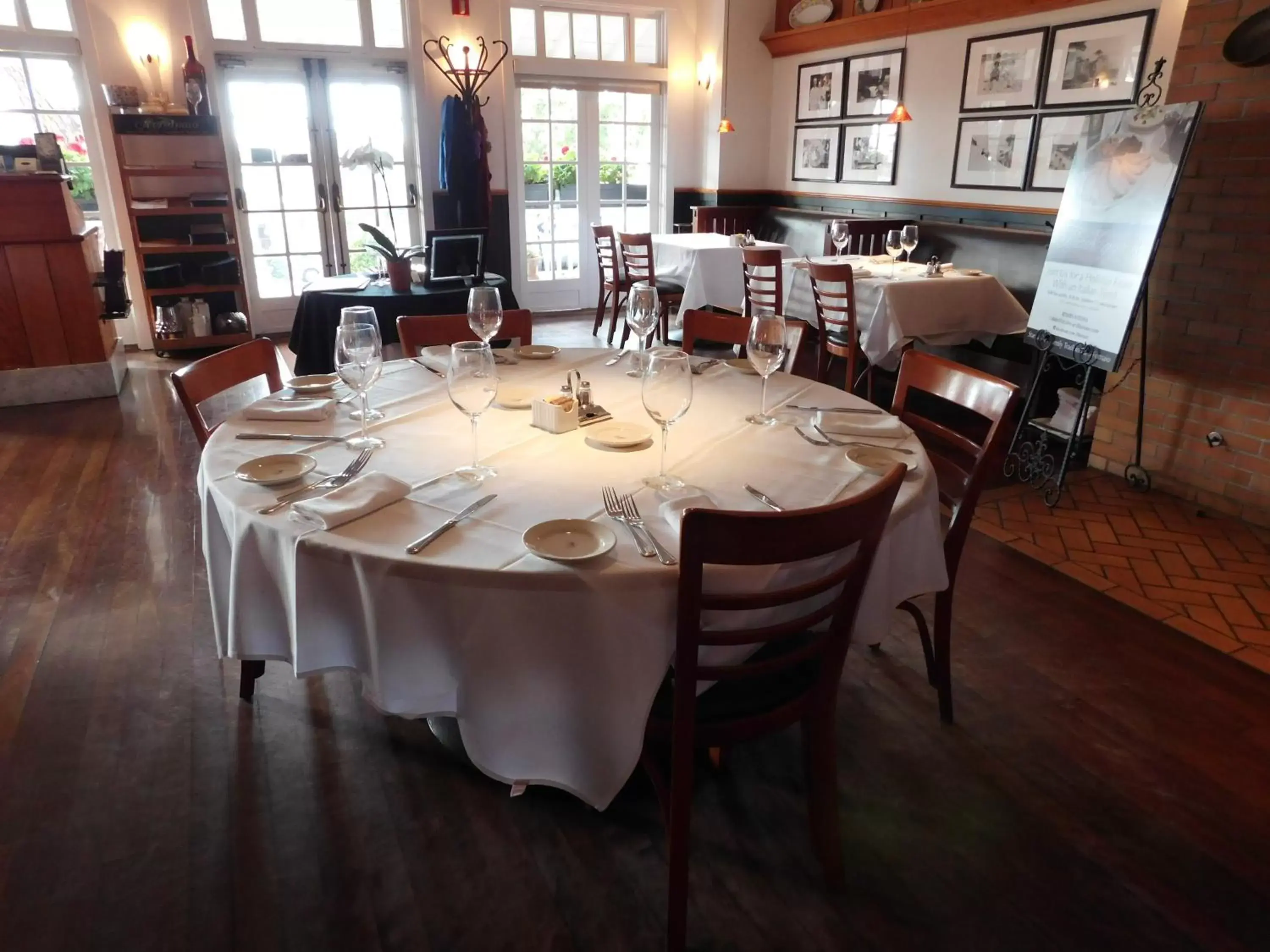 Restaurant/Places to Eat in Pine Inn - Carmel