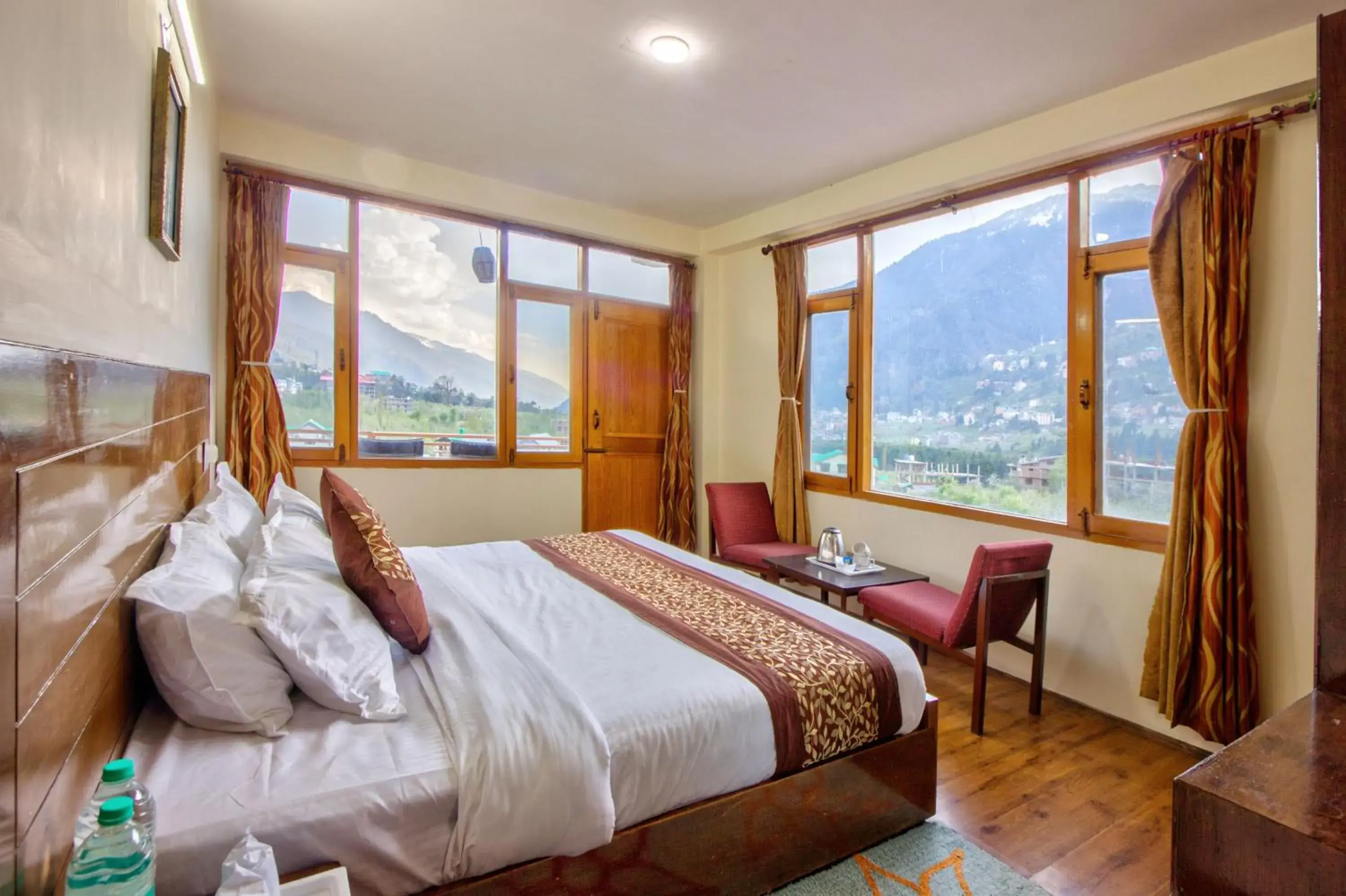 Bed, Mountain View in Thrill Nature Resorts 