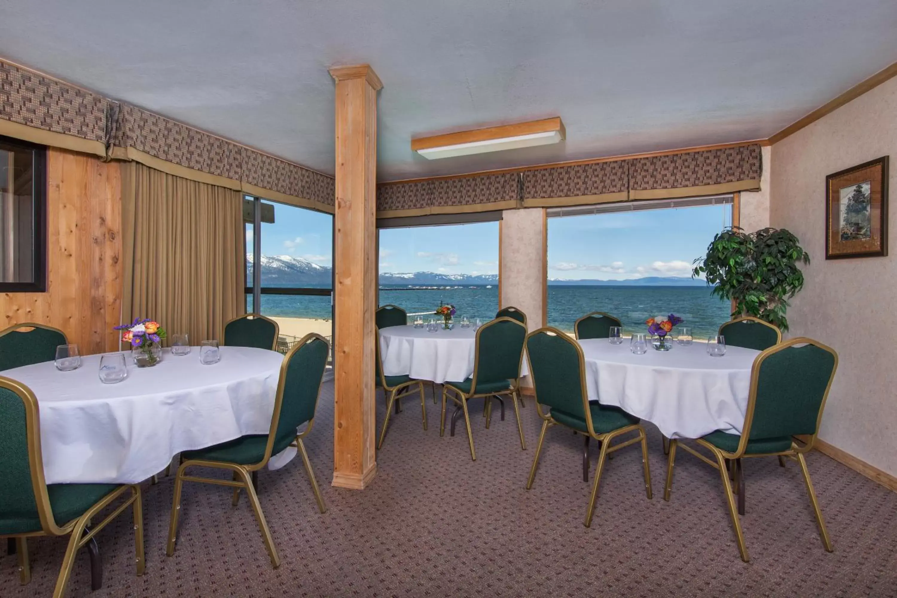 Banquet/Function facilities, Restaurant/Places to Eat in Tahoe Lakeshore Lodge & Spa