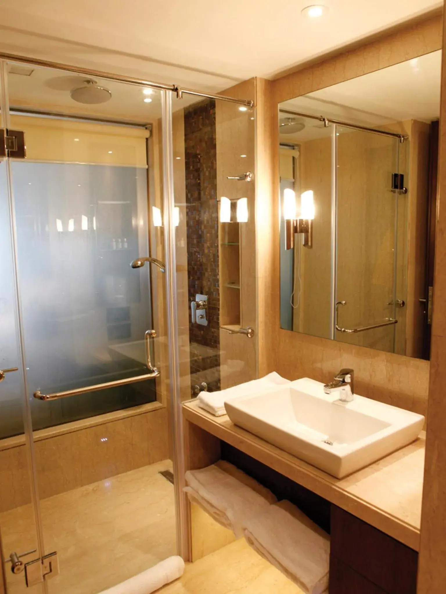 Bathroom in Hotel Vrisa