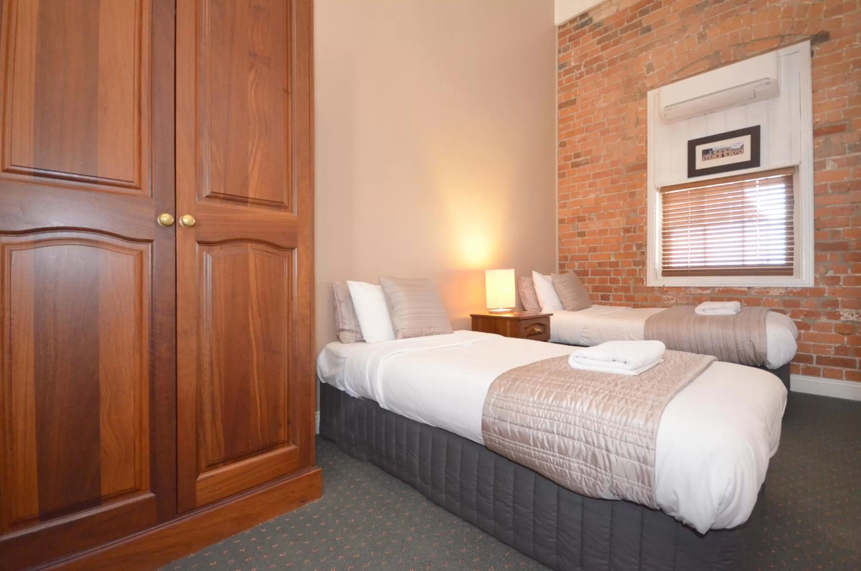 Bed in Central Springs Inn