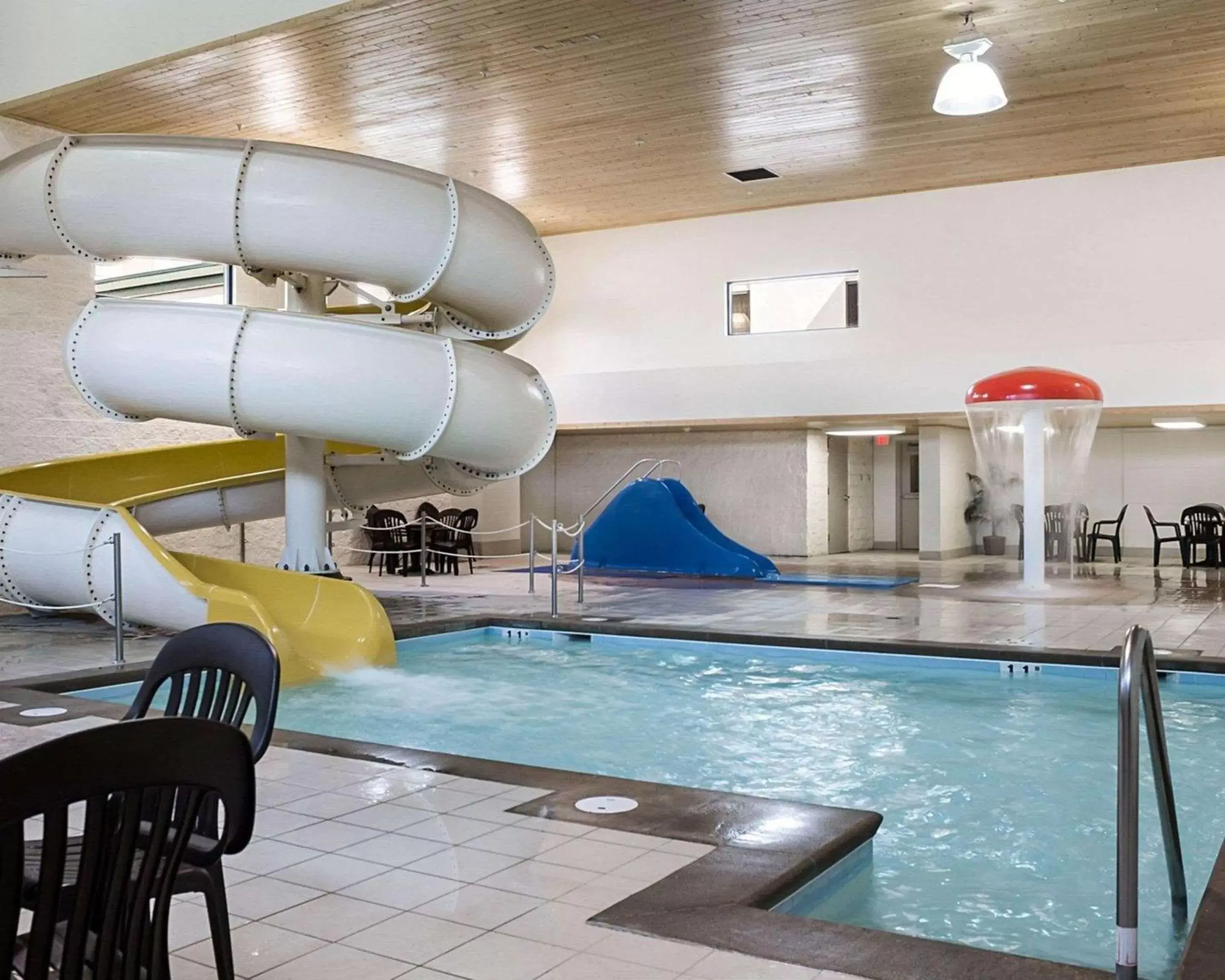 Aqua park, Swimming Pool in MainStay Suites Bismarck