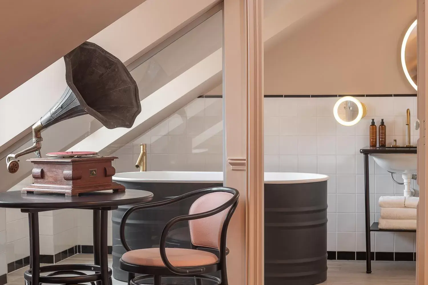 Bathroom, Kitchen/Kitchenette in Chouchou Hotel