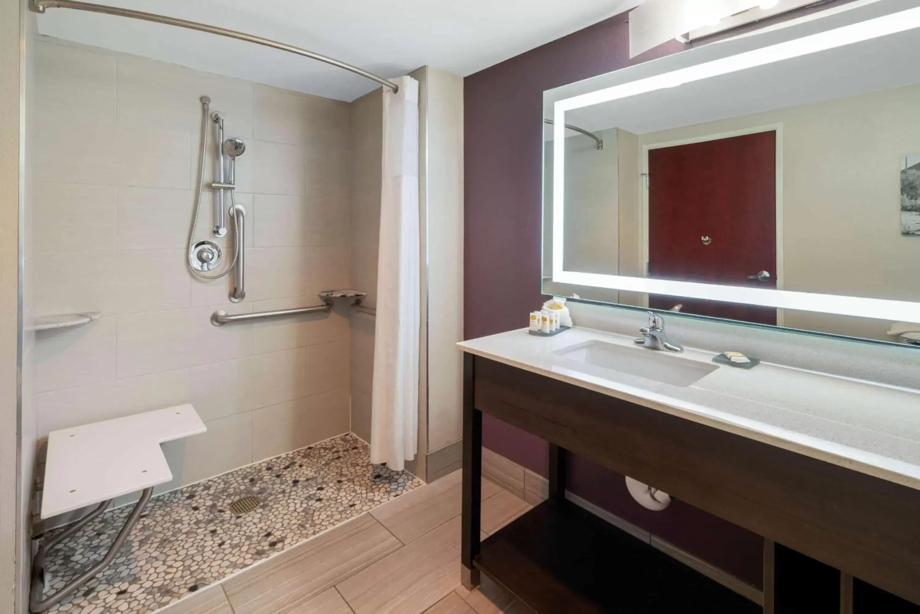 Shower, Bathroom in La Quinta by Wyndham Williams-Grand Canyon Area