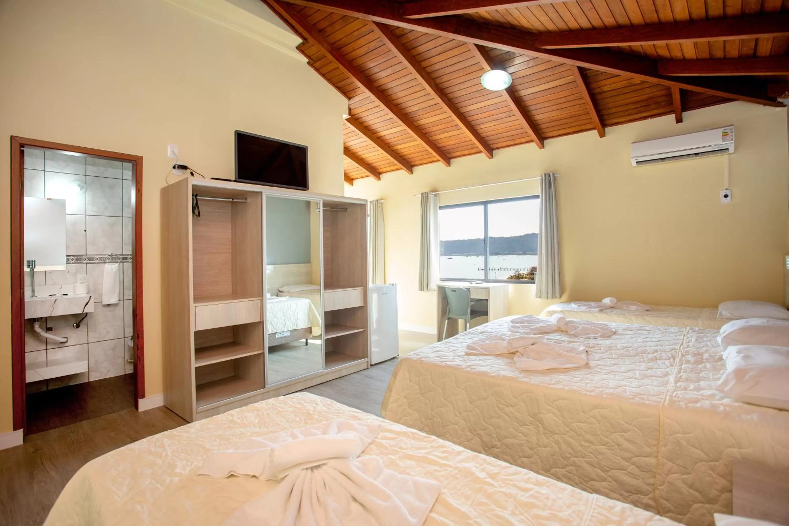 Photo of the whole room, Bed in Hotel Vila Mar