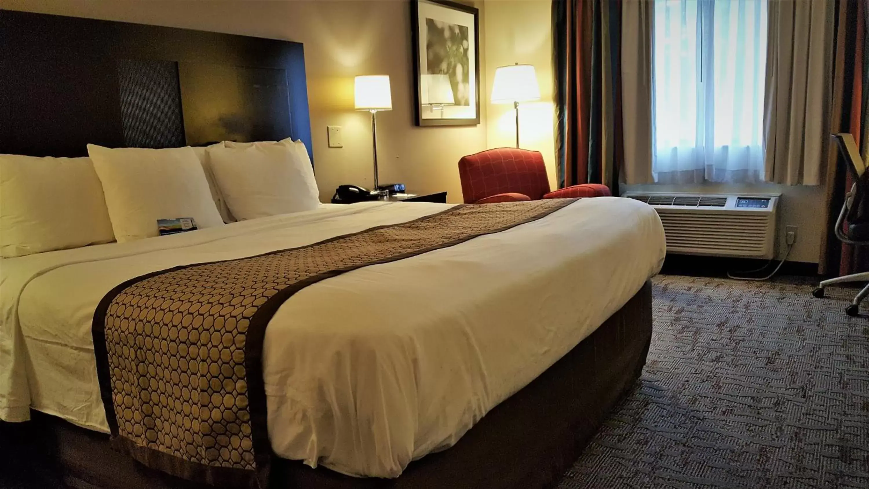 Bedroom, Bed in Baymont by Wyndham Belleville Airport Area Free Airport Shuttle