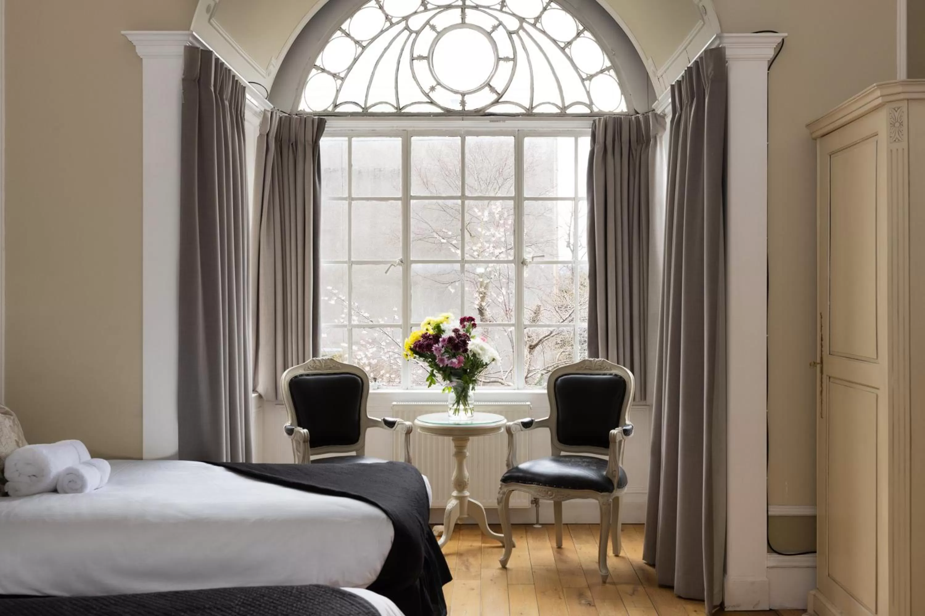 Seating area, Bed in The Haymarket Hotel