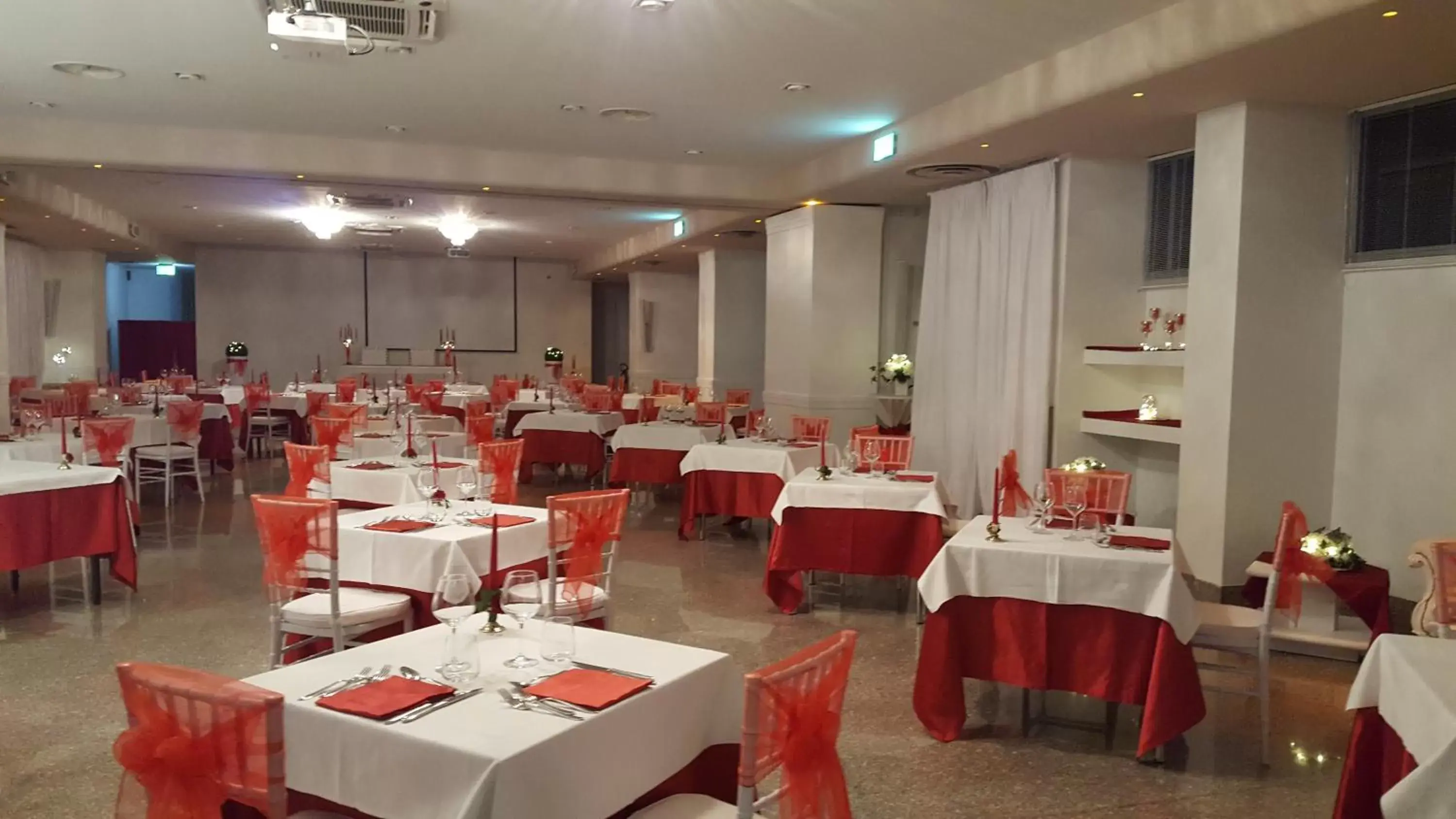 Meals, Restaurant/Places to Eat in Hotel Donatello Imola