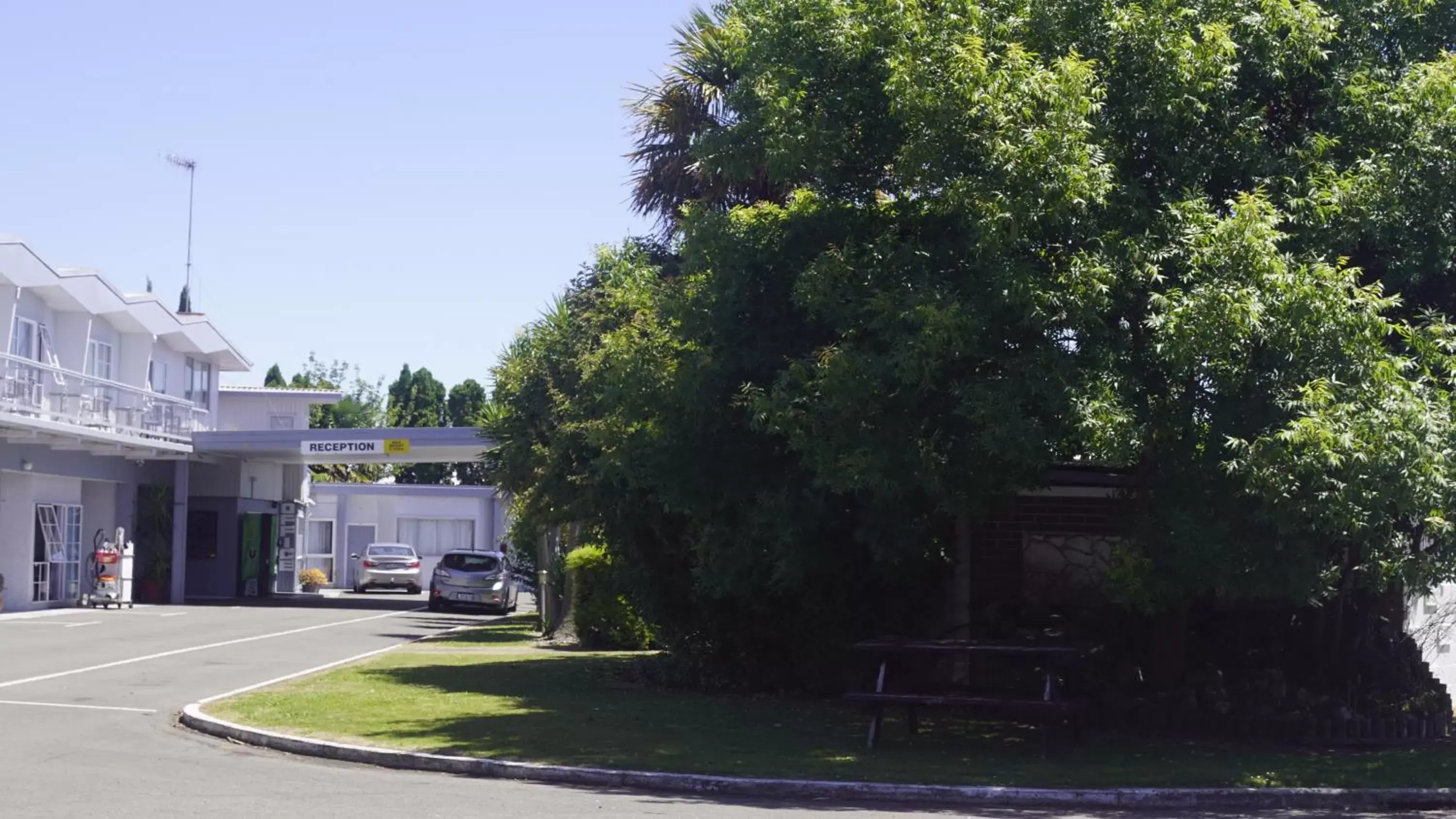 Property building in Apple Motor Inn Property building in Apple Motor Inn