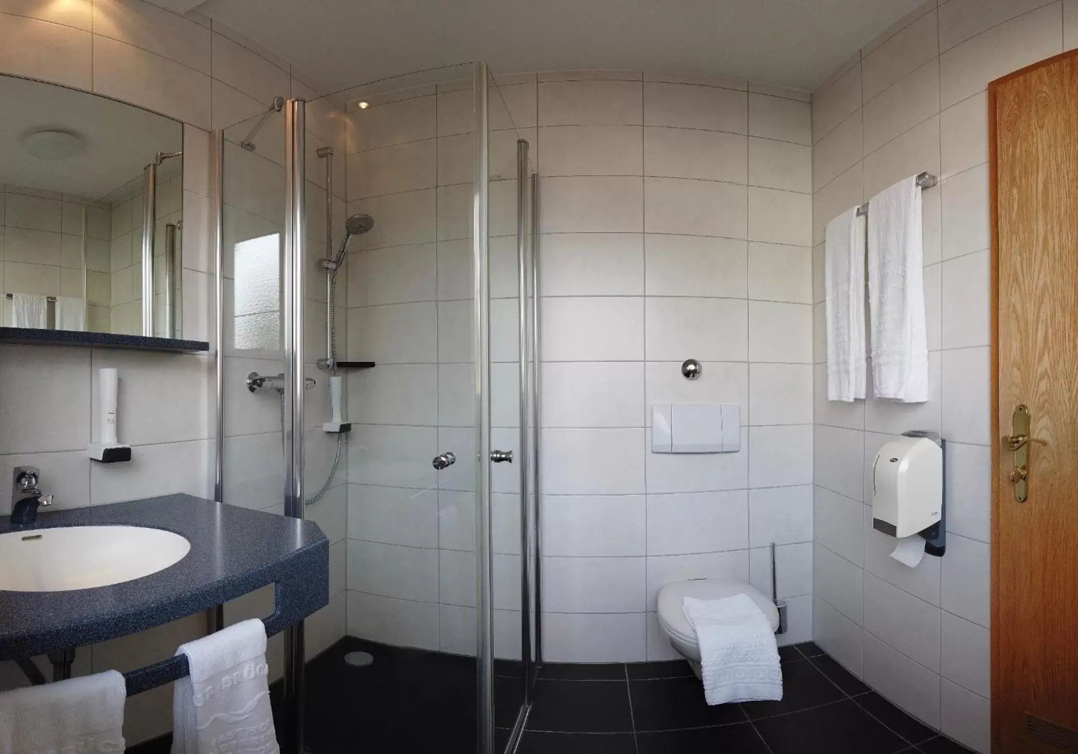 Shower, Bathroom in Gasthof zur Brücke