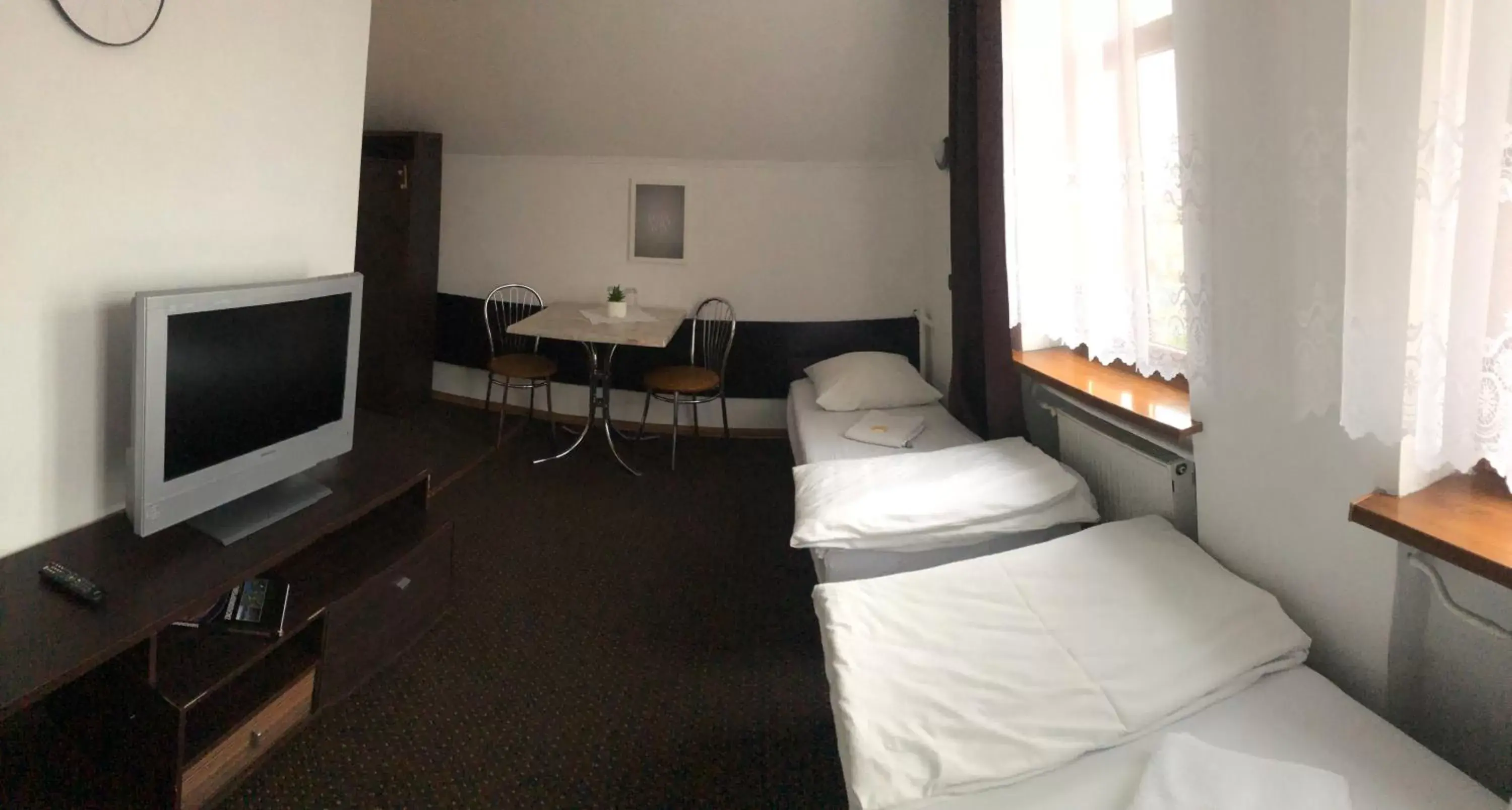 Twin Room with Private Bathroom in Hotel Gryf Twin Room with Private Bathroom in Hotel Gryf