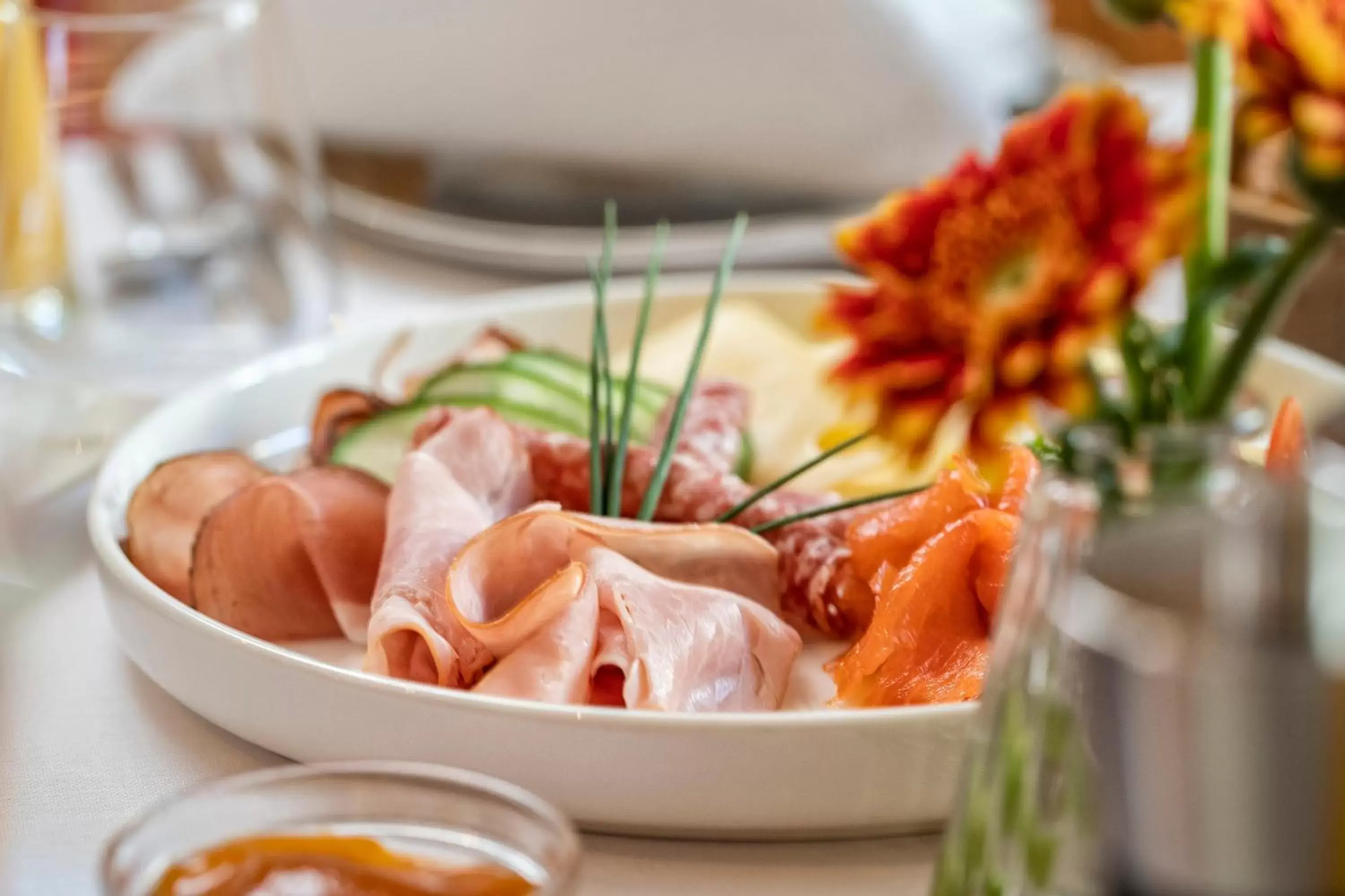 Buffet breakfast, Food in Hotel Tannbergerhof im Zentrum von Lech