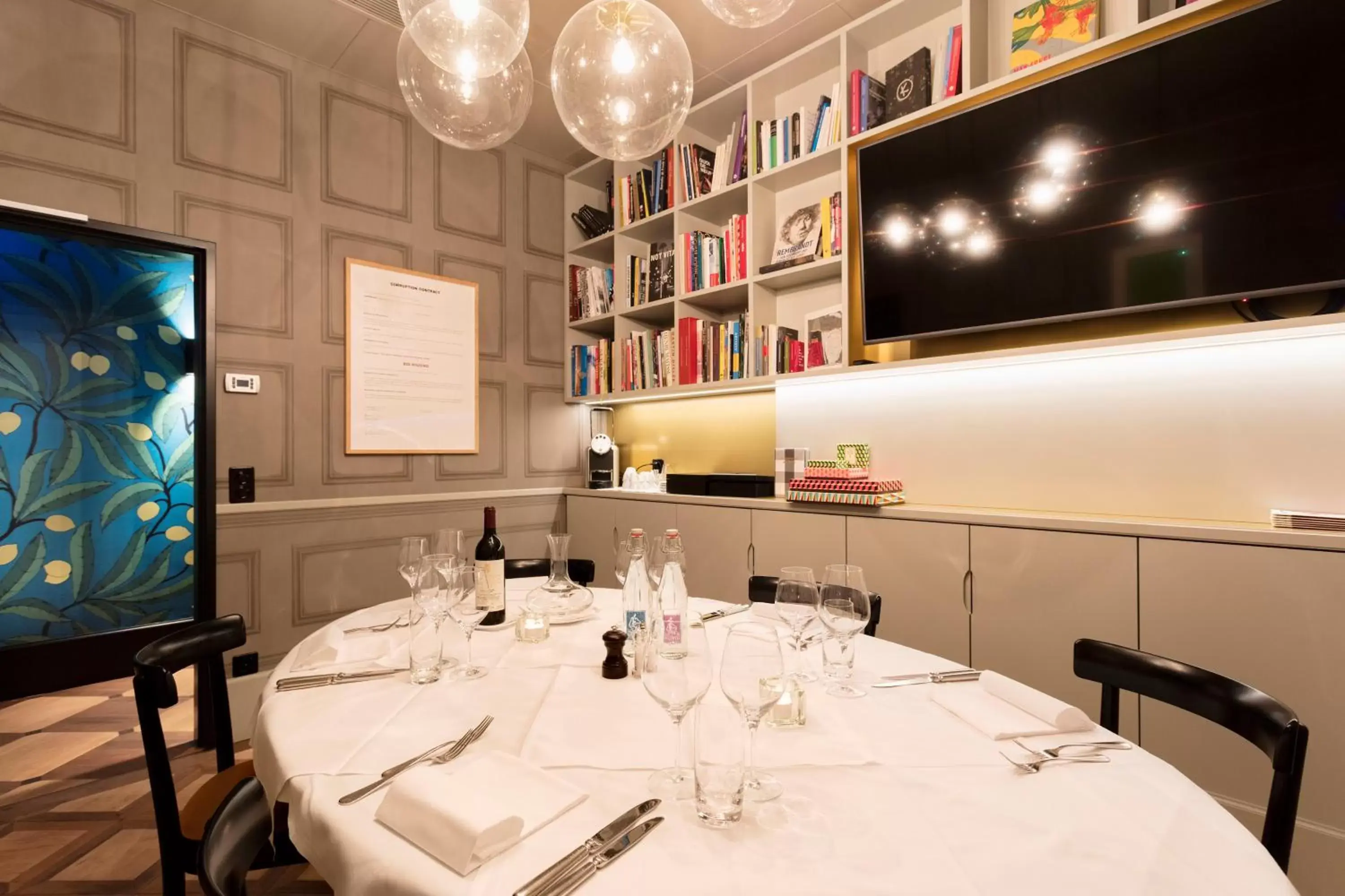 Library, Restaurant/Places to Eat in Boutique Hotel Helvetia