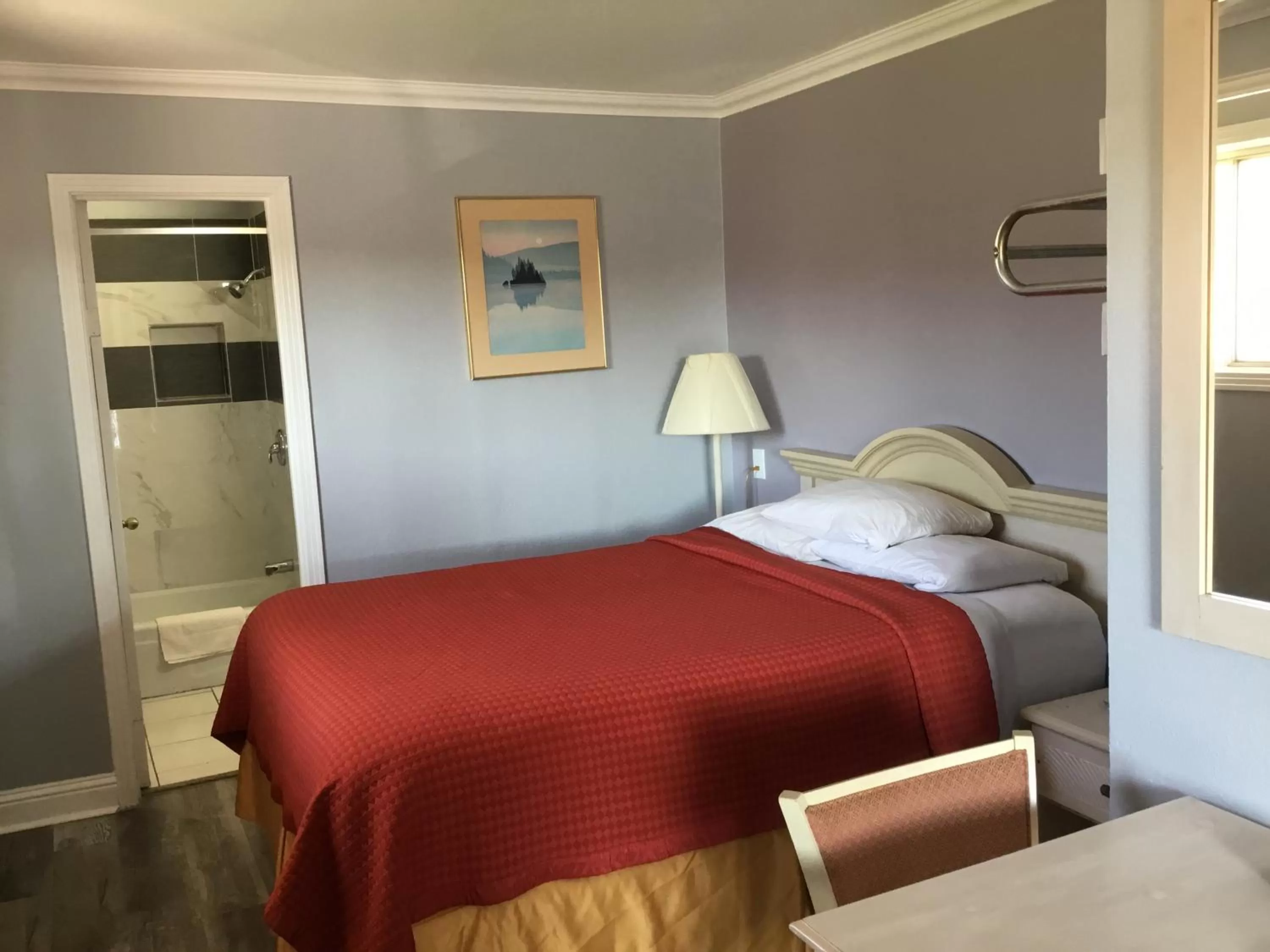 Bedroom, Bed in Budget Inn Plainview